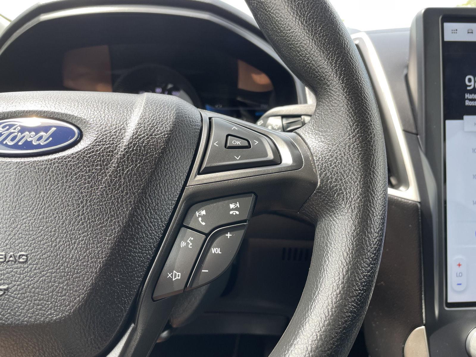 Vehicle photo 13