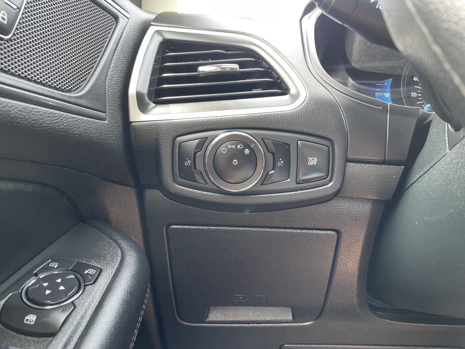Vehicle photo 15