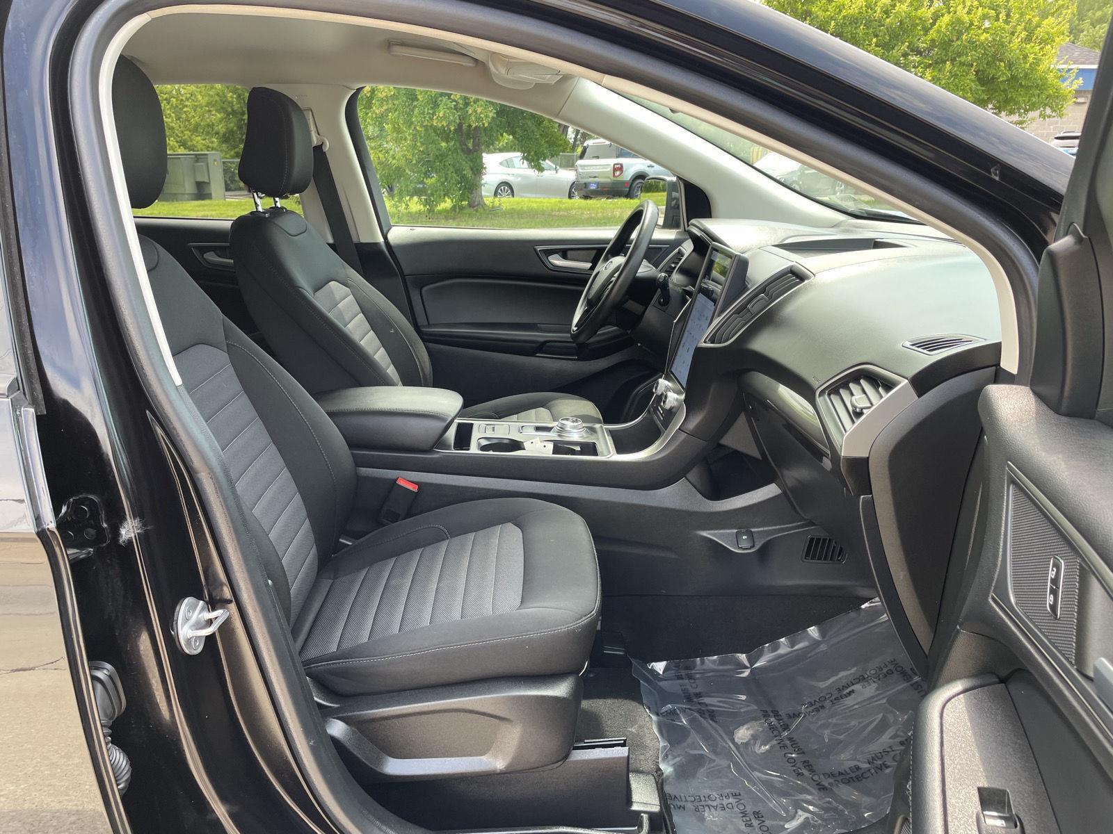 Vehicle photo 18