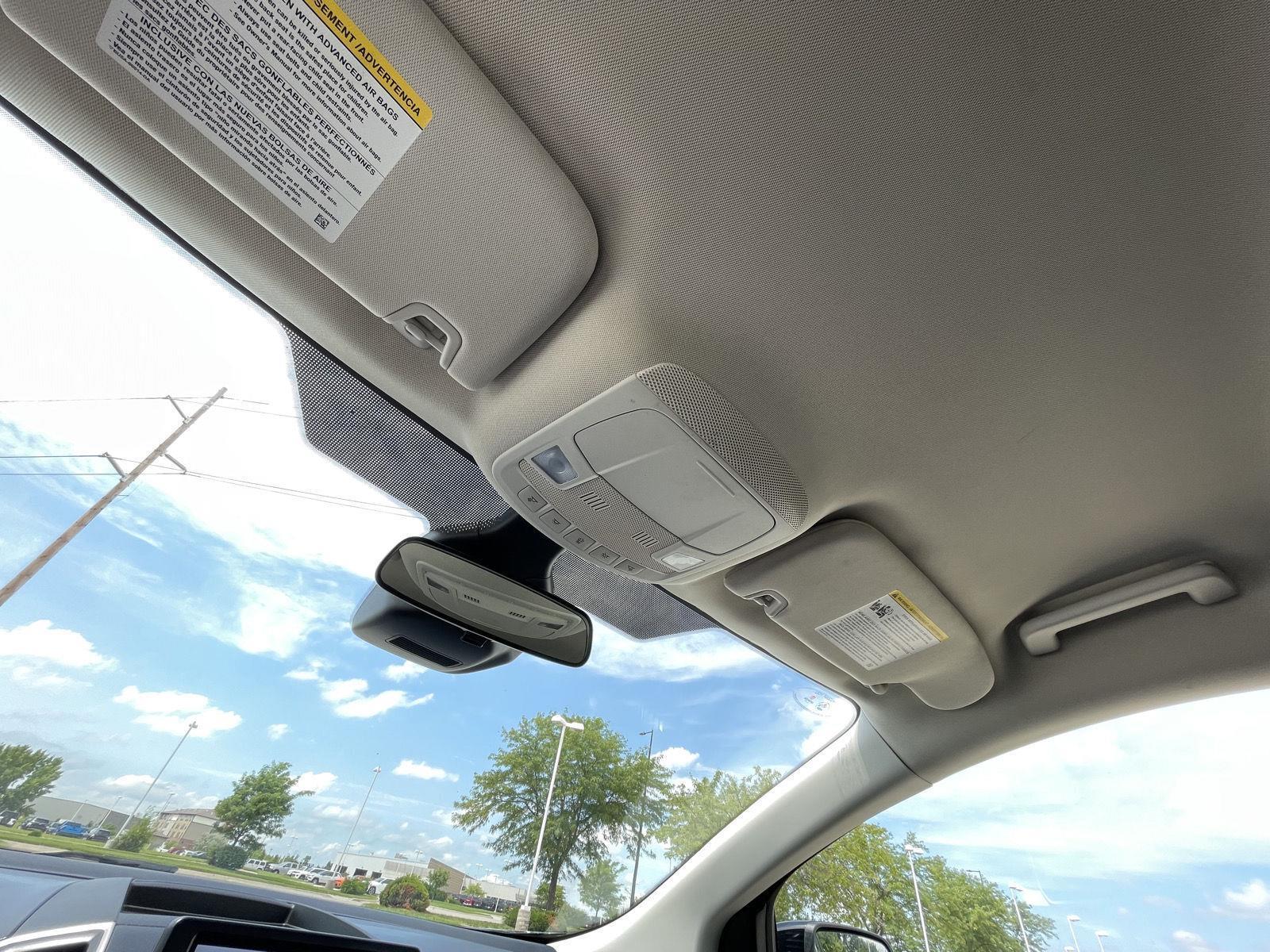 Vehicle photo 20