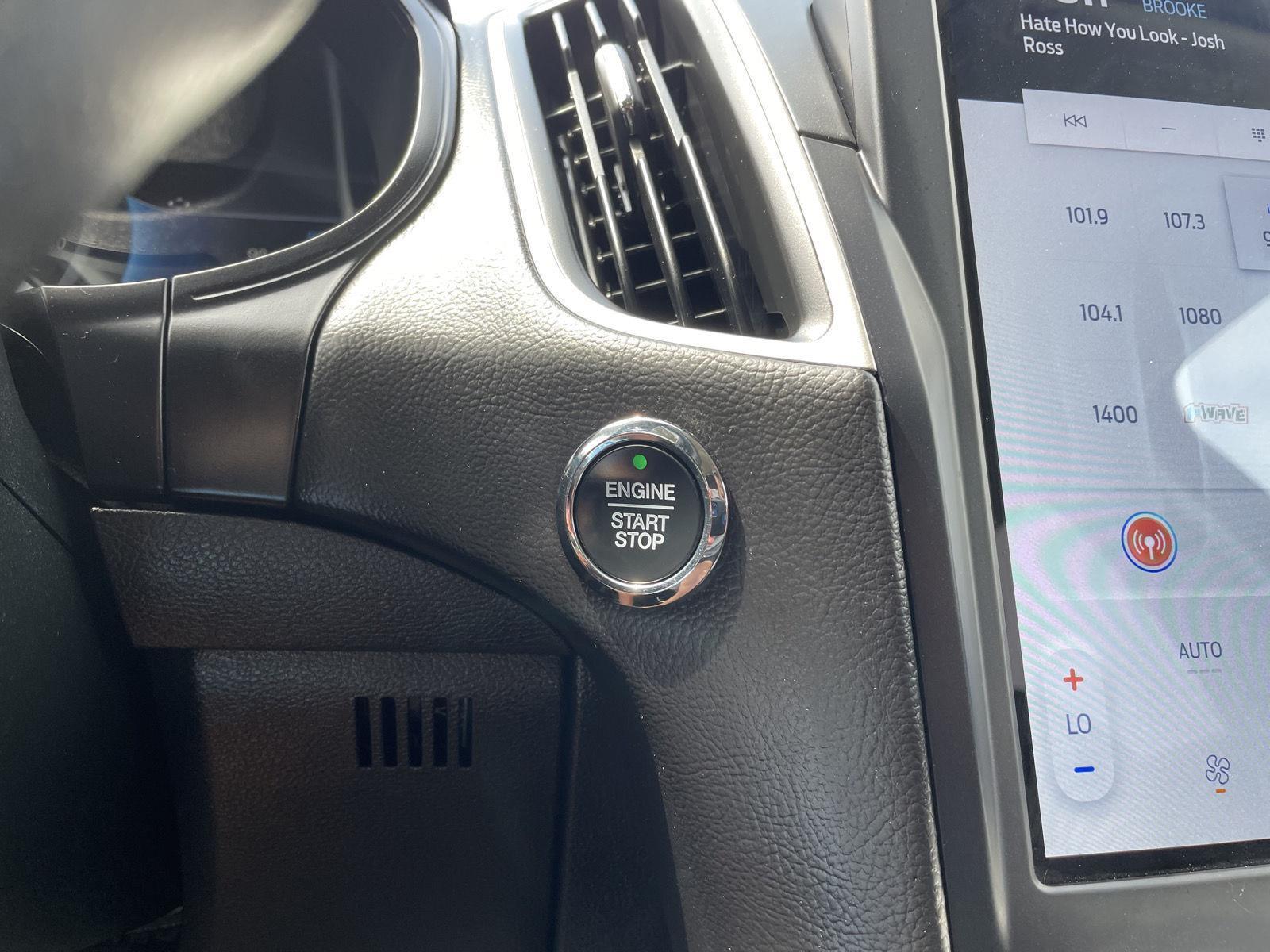 Vehicle photo 23
