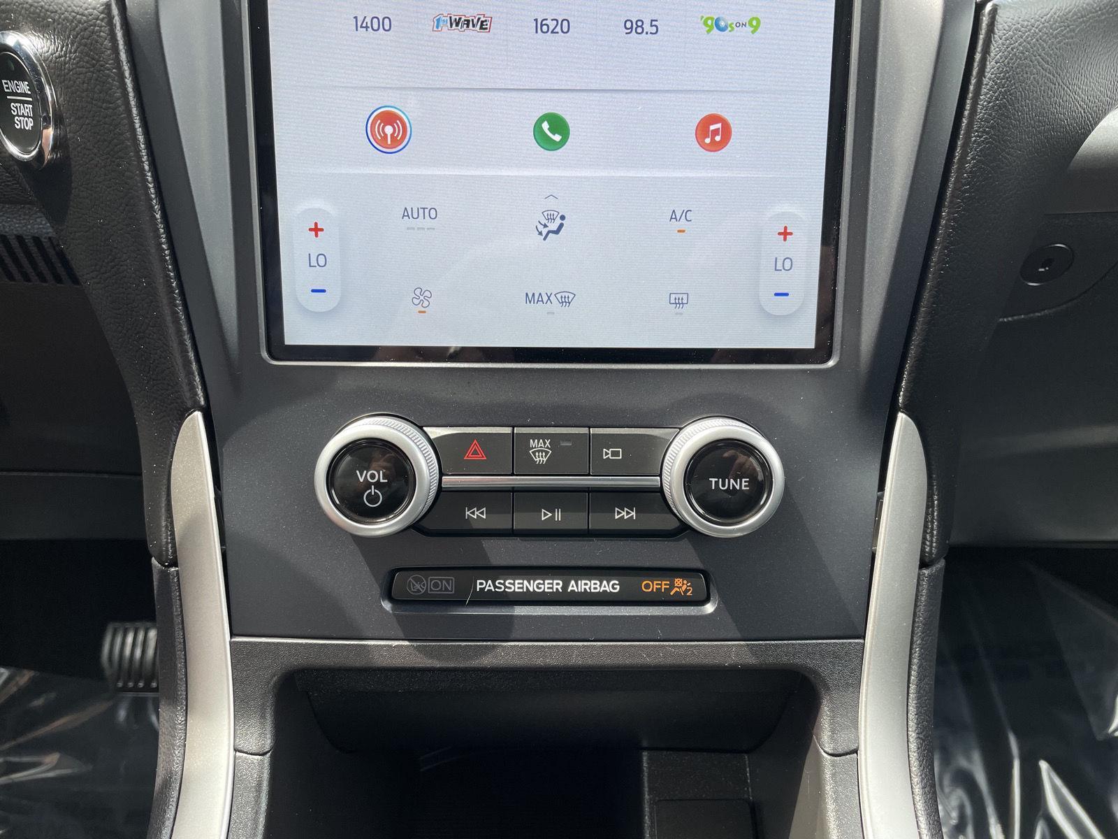 Vehicle photo 24