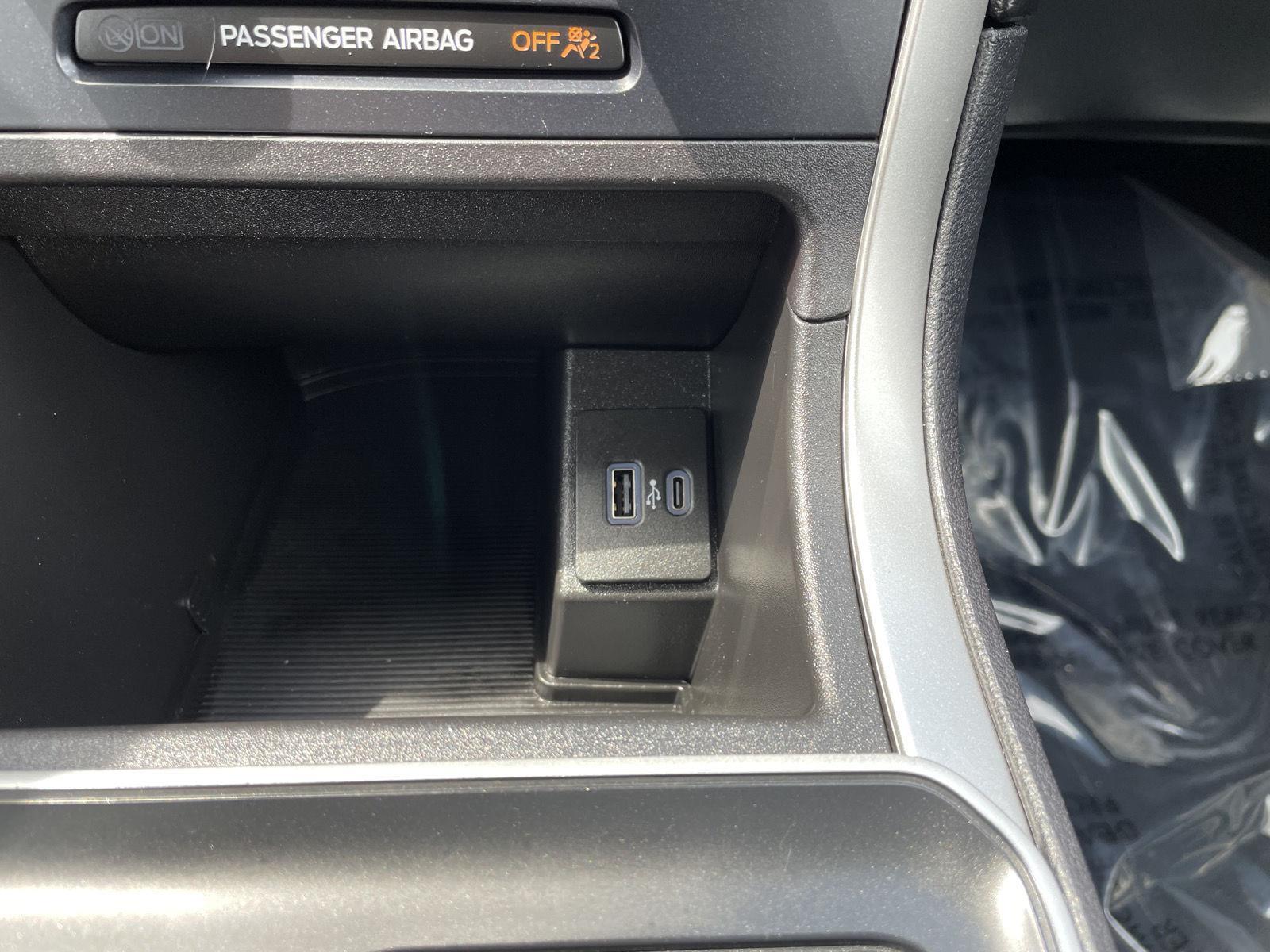 Vehicle photo 25