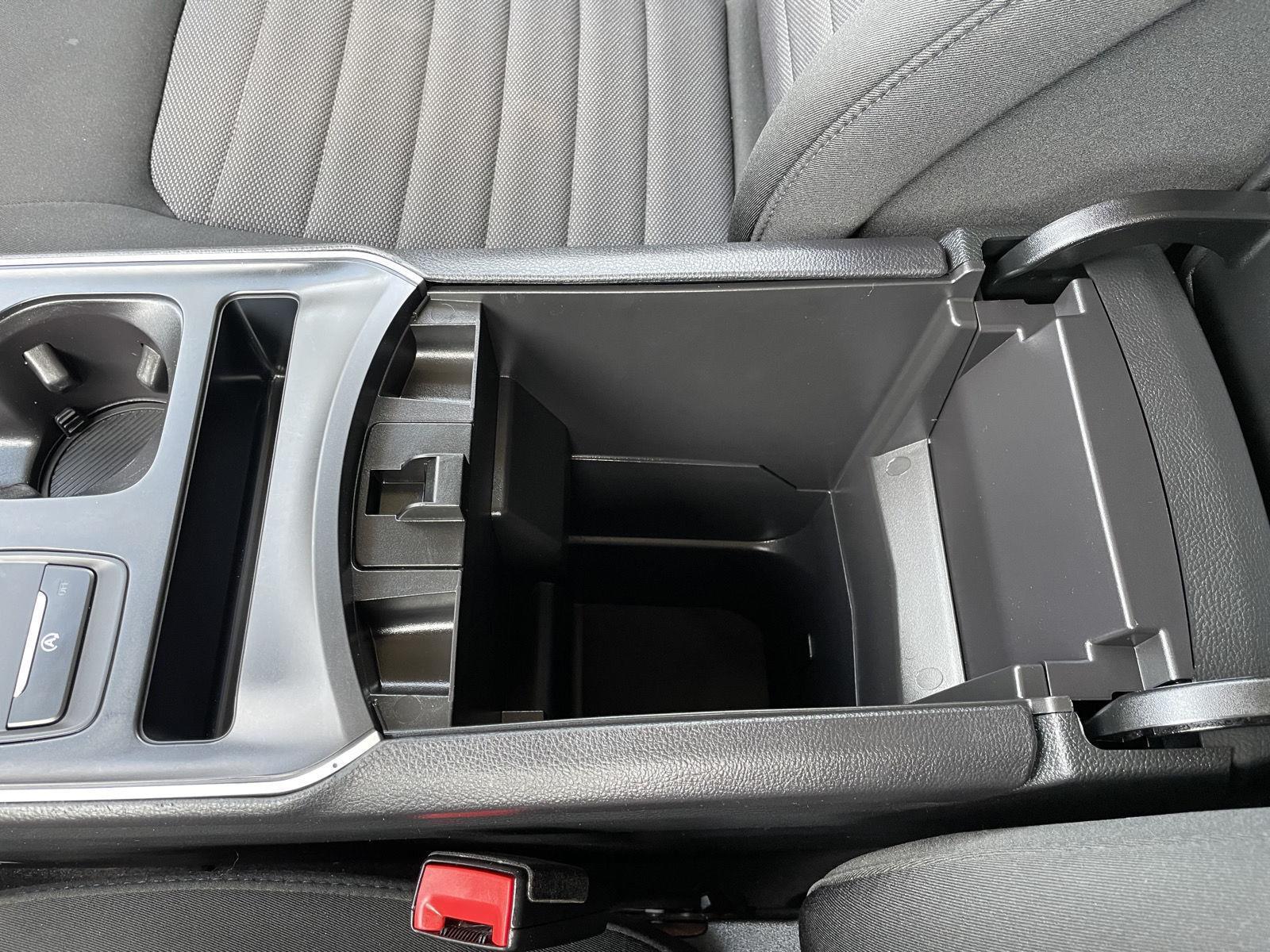 Vehicle photo 28