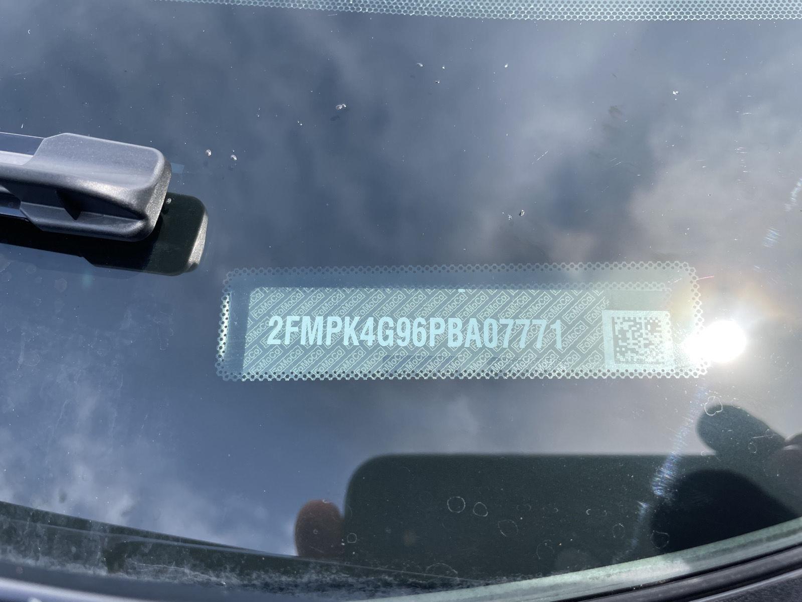 Vehicle photo 30