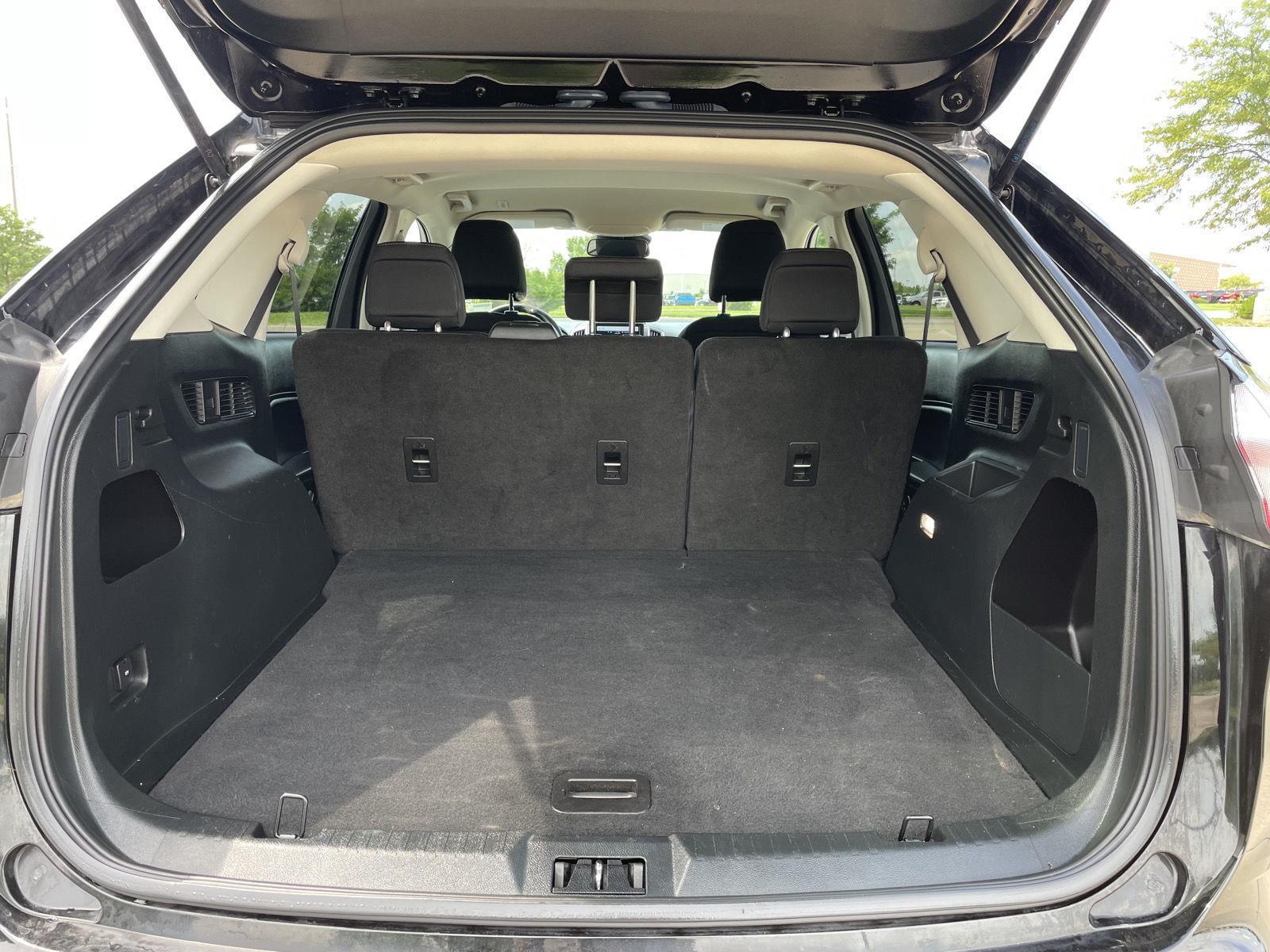 Vehicle photo 32
