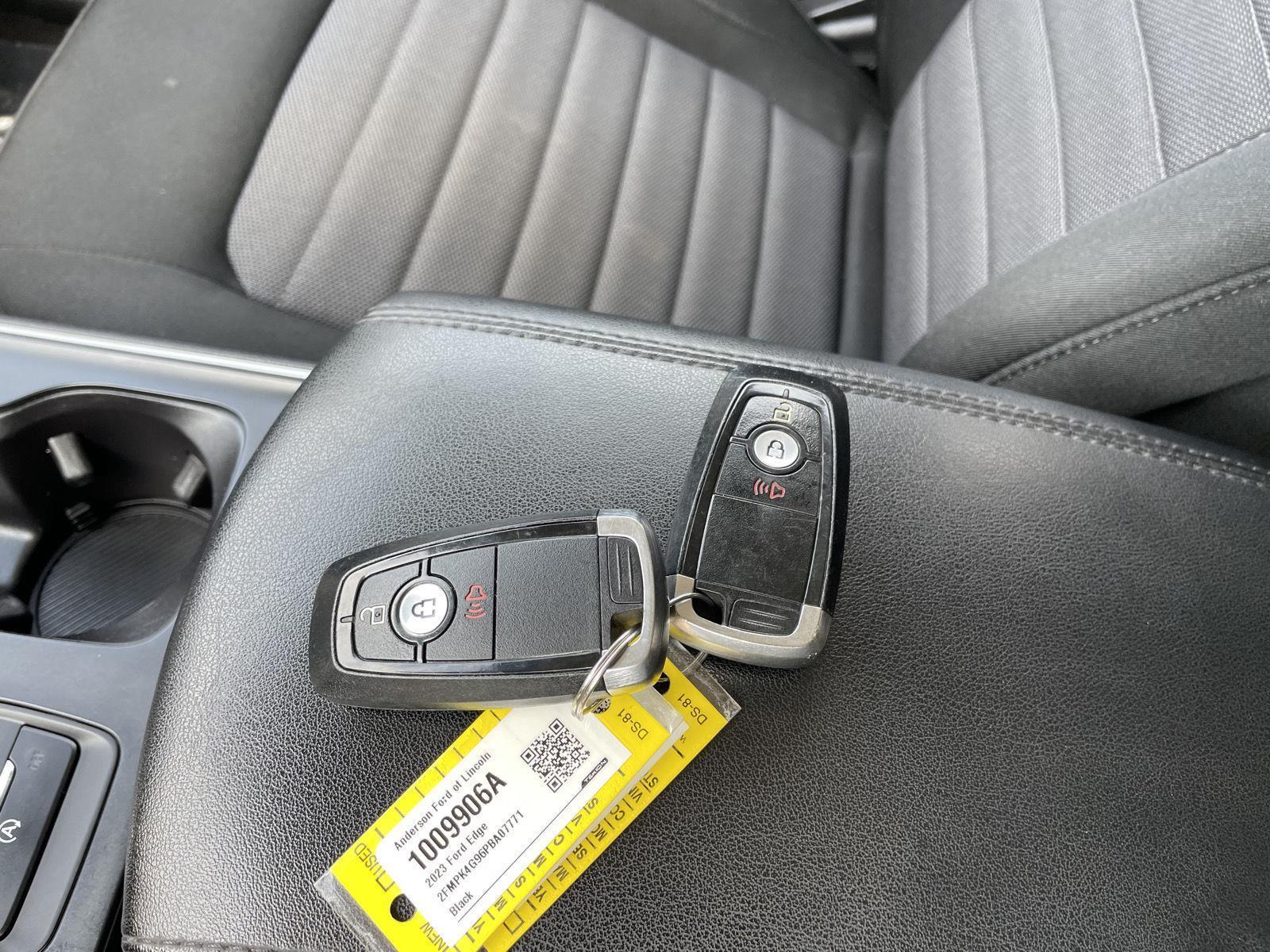 Vehicle photo 34
