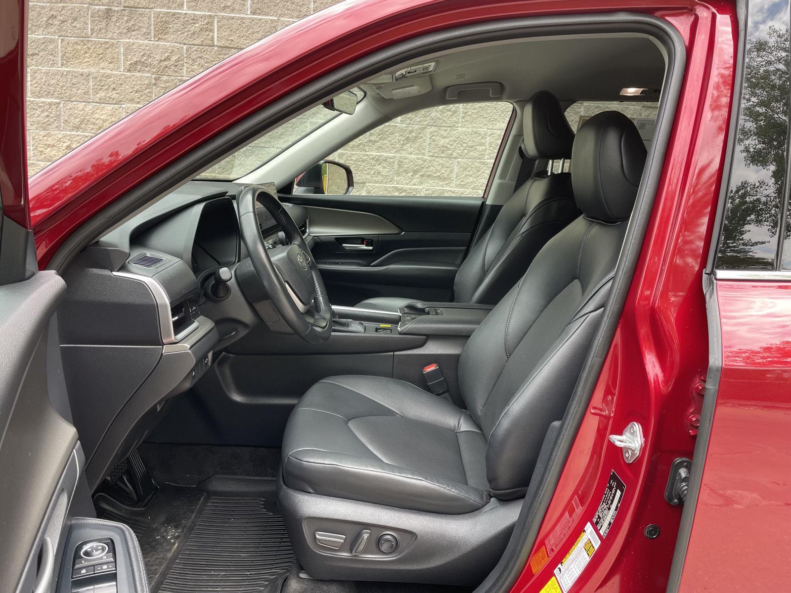 Vehicle photo 17