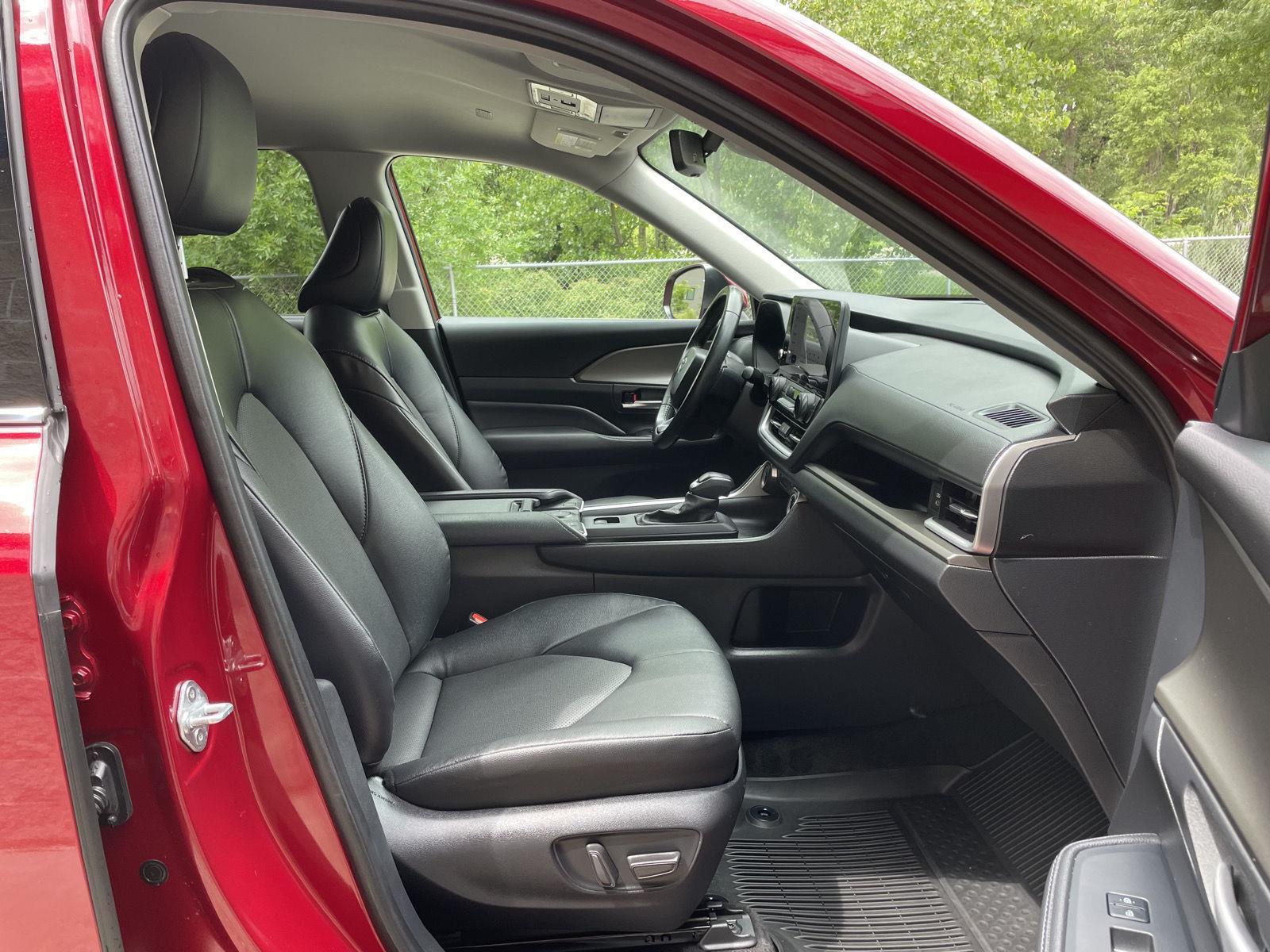 Vehicle photo 19