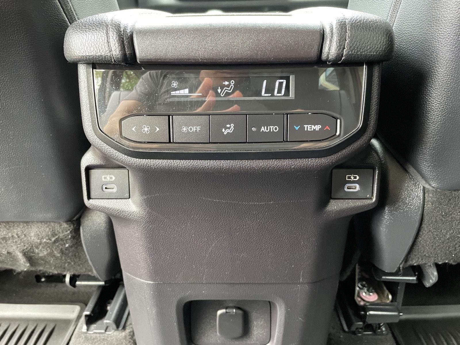 Vehicle photo 21