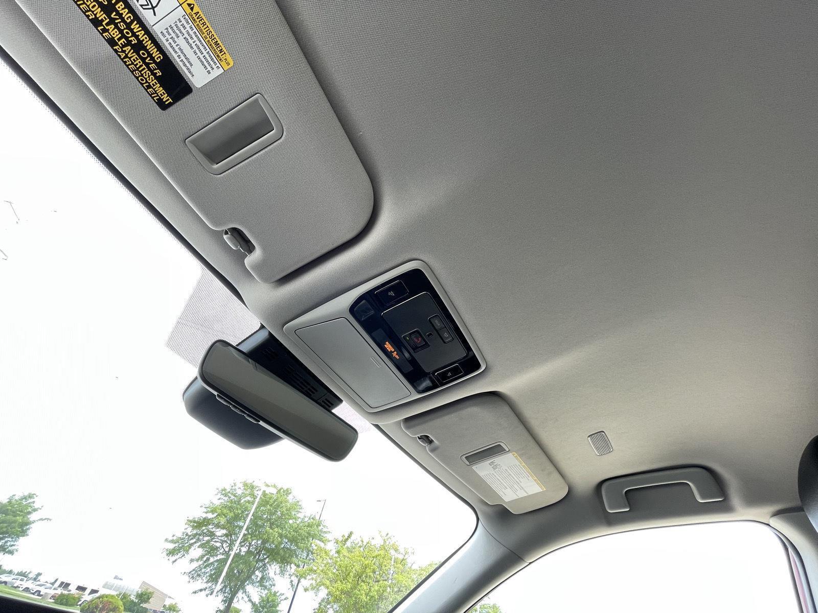 Vehicle photo 23