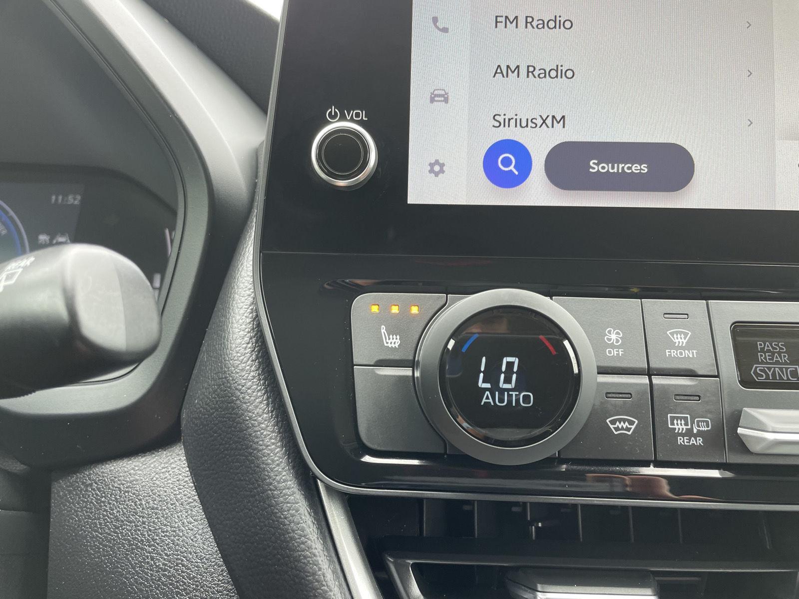 Vehicle photo 28