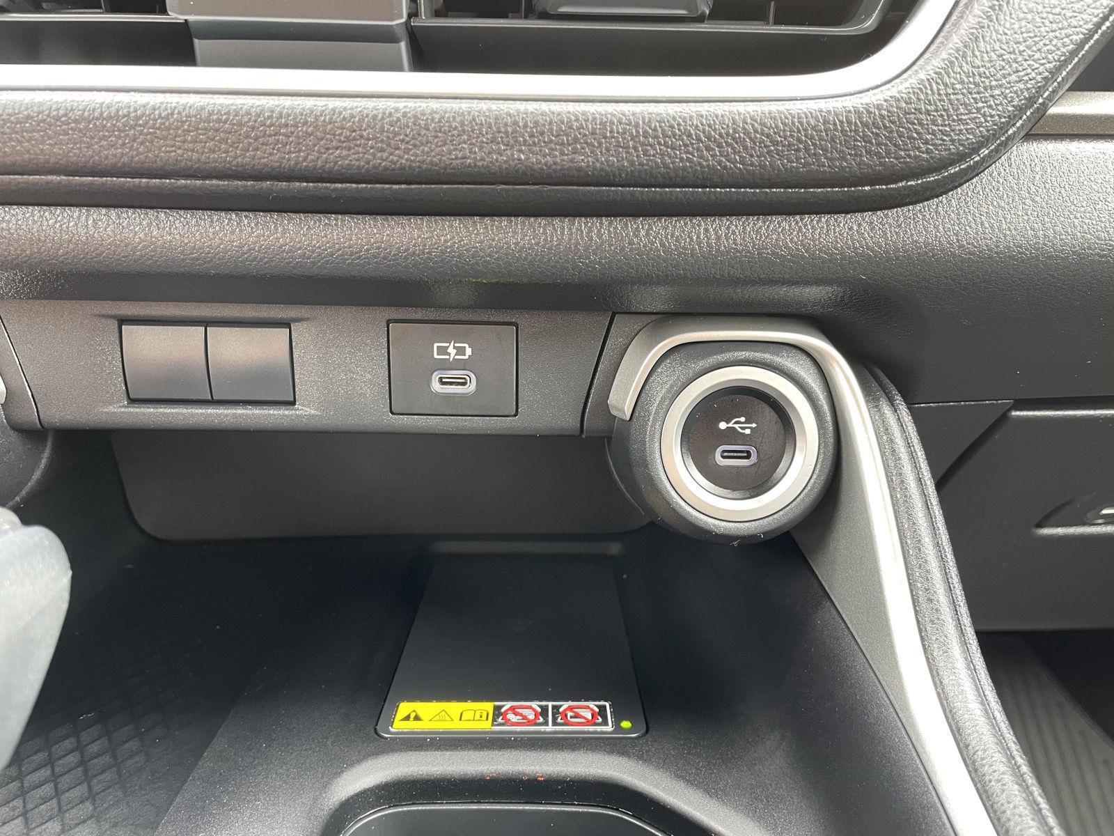 Vehicle photo 29