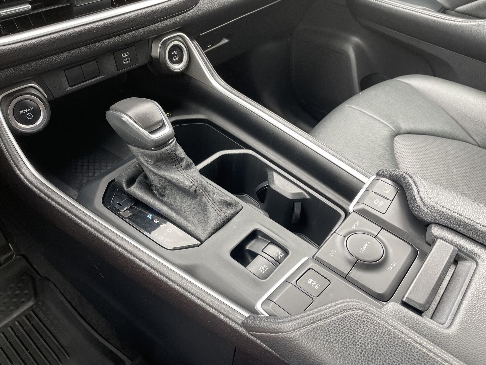 Vehicle photo 32