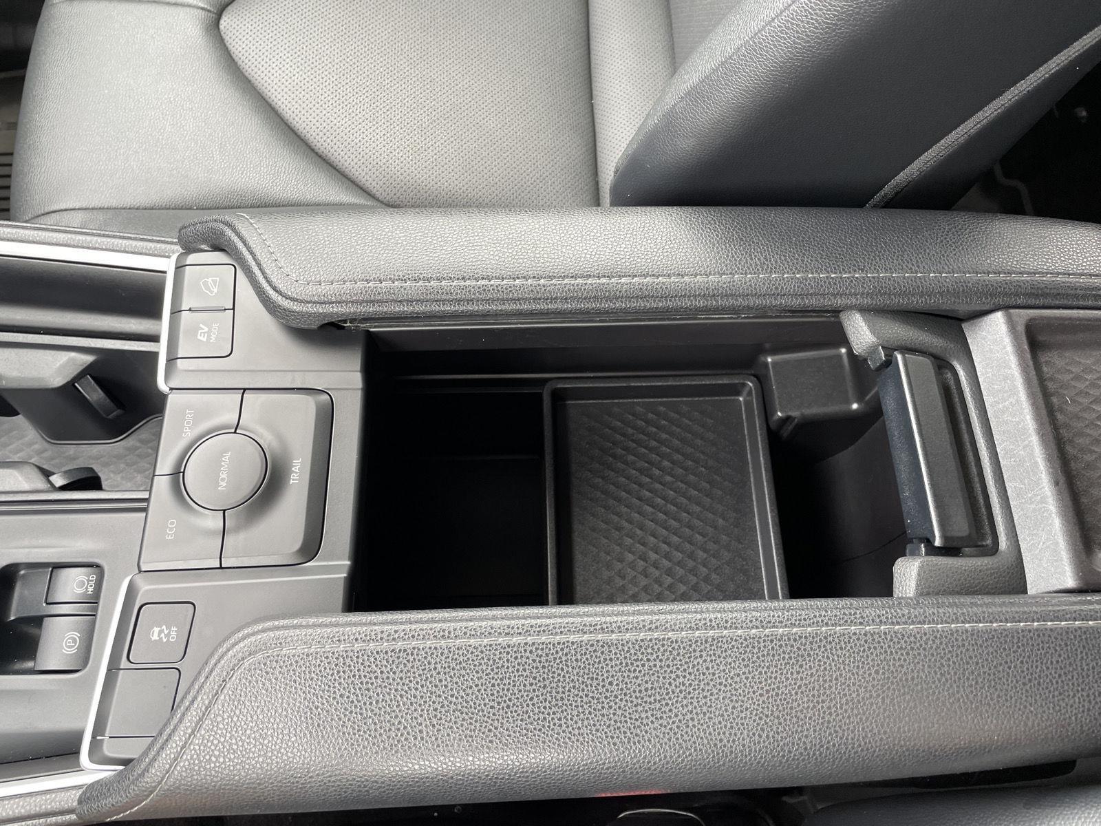 Vehicle photo 33