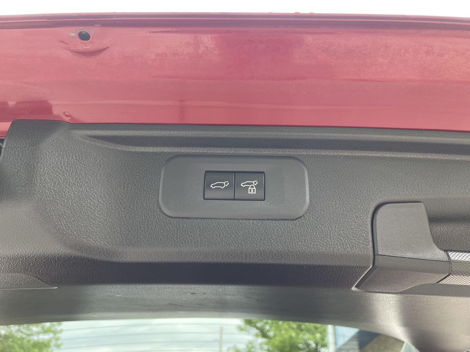Vehicle photo 37