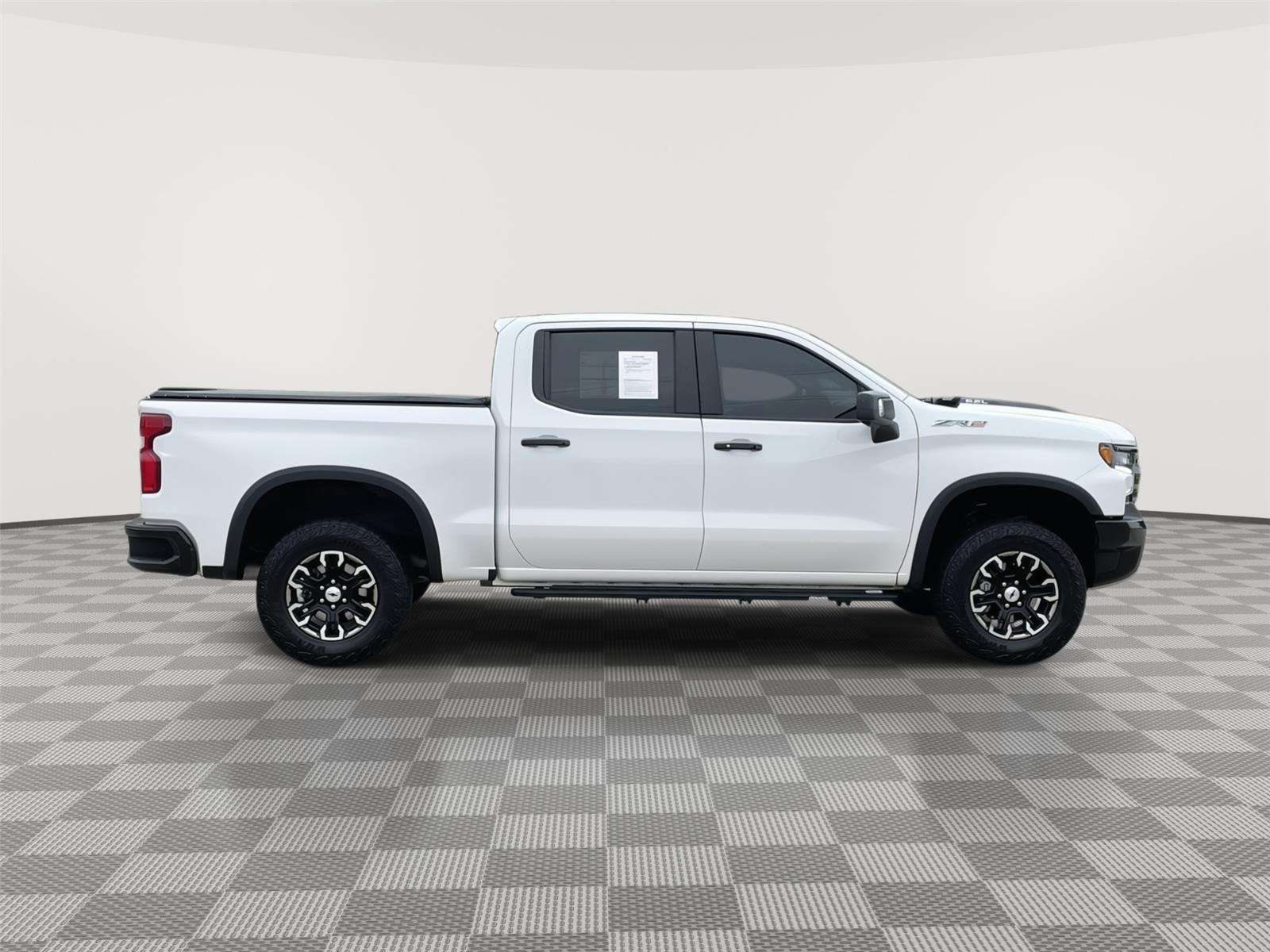 Vehicle photo 6