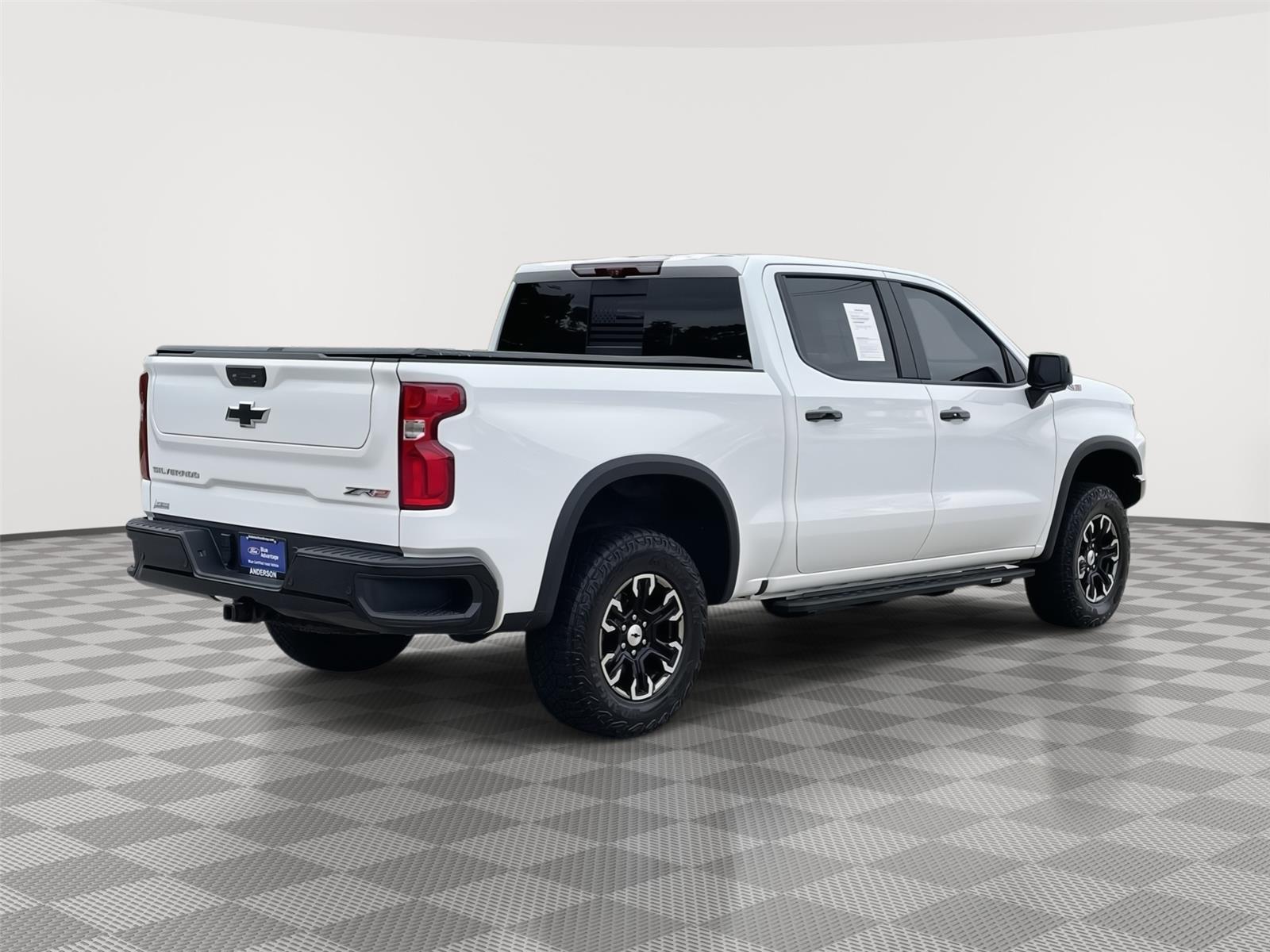 Vehicle photo 7