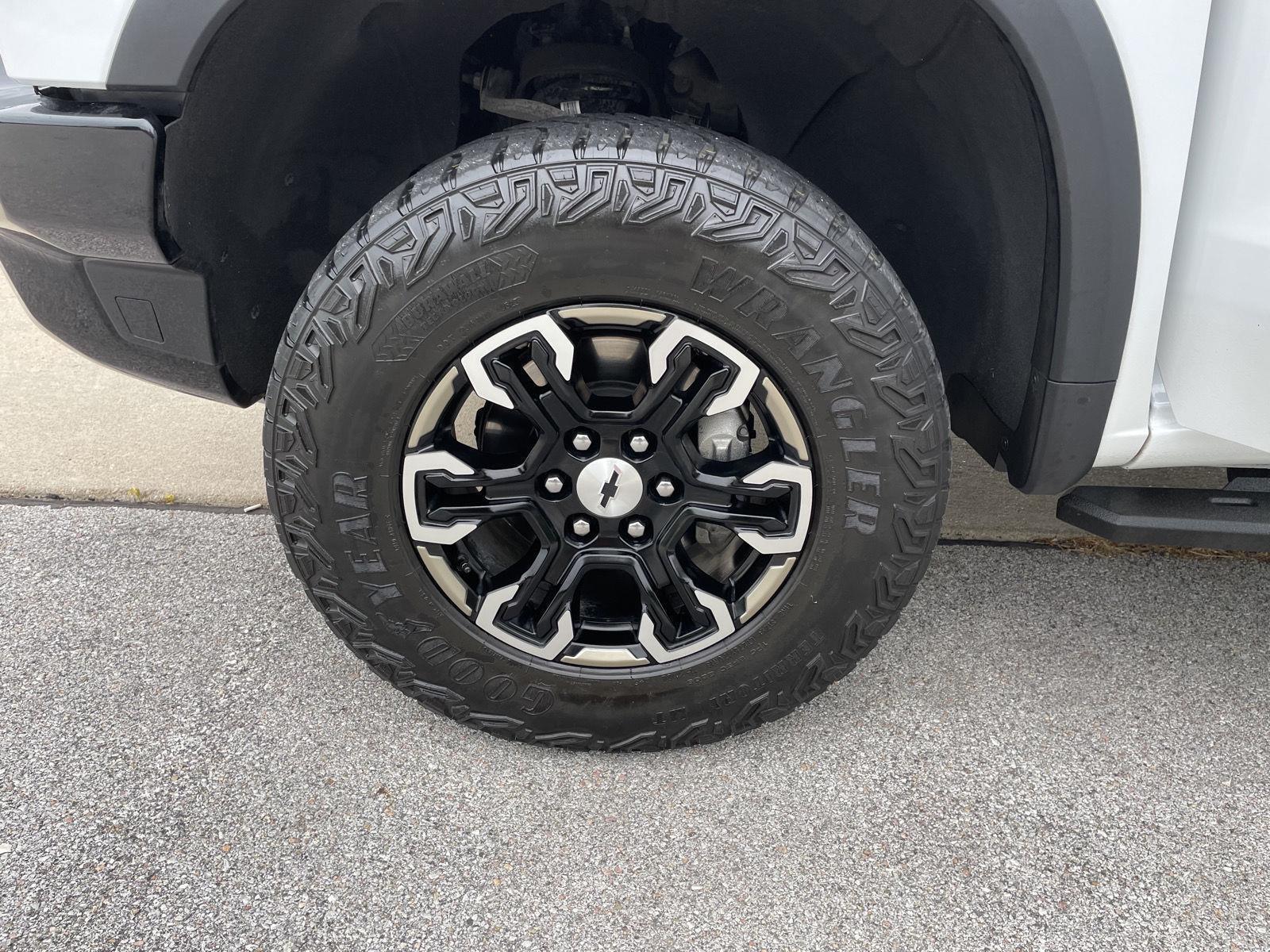Vehicle photo 10
