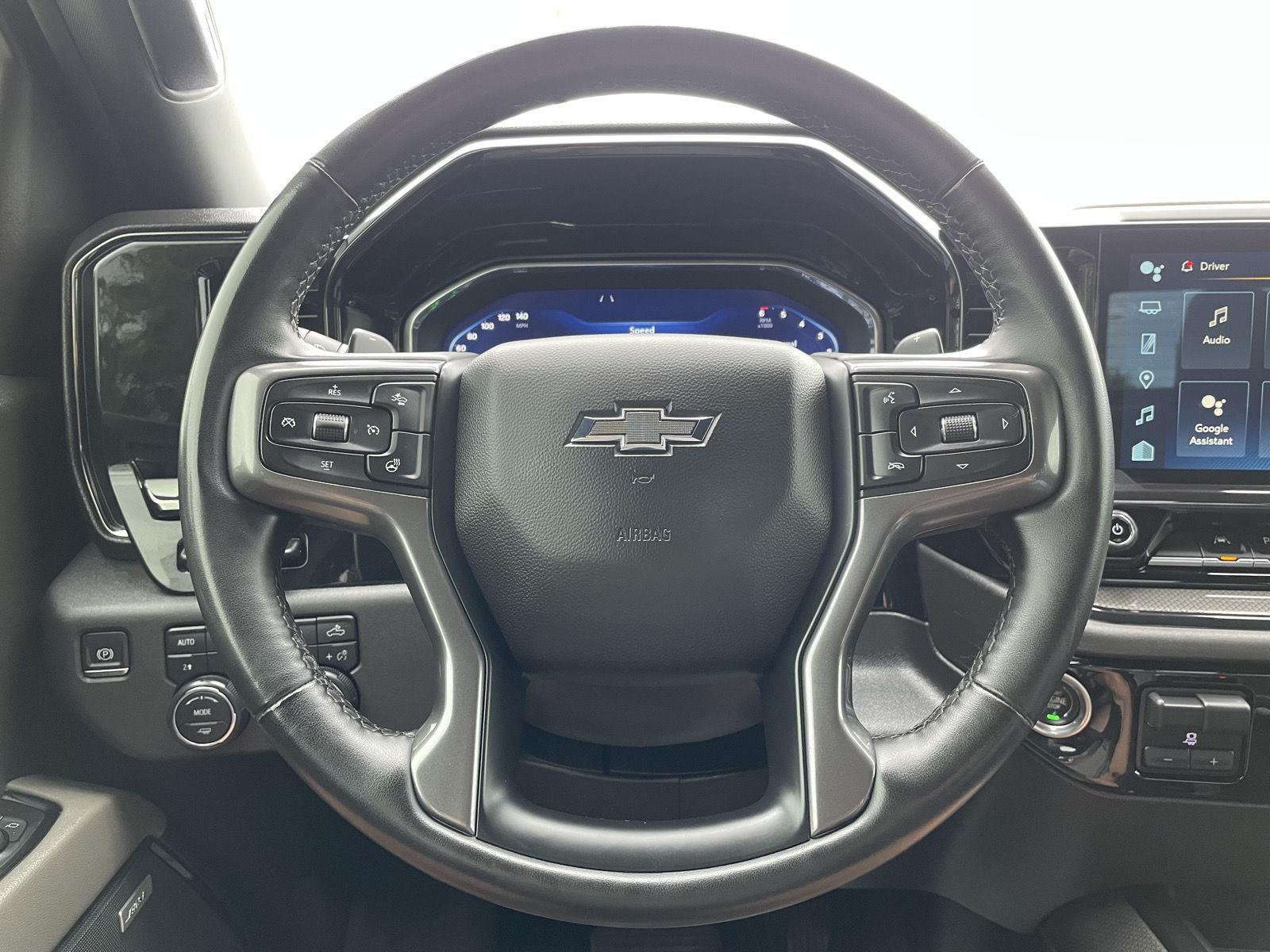 Vehicle photo 12