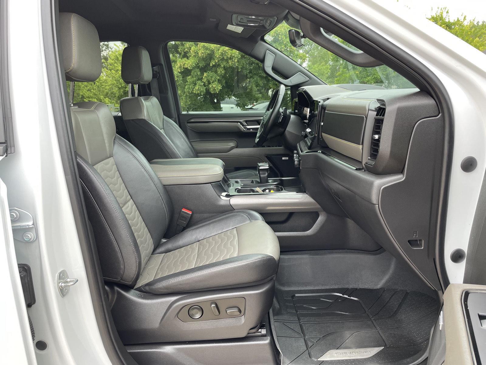 Vehicle photo 19
