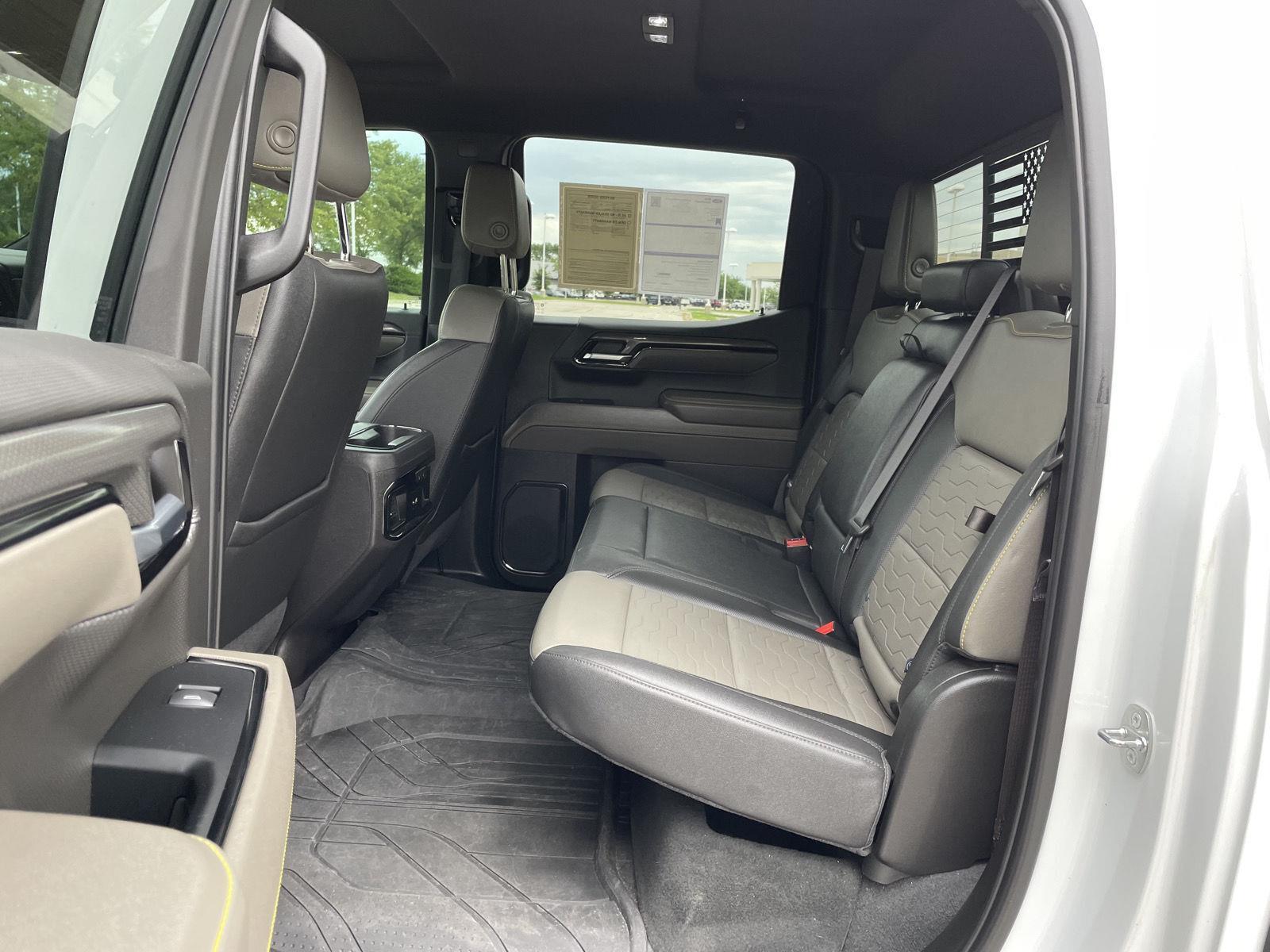 Vehicle photo 20