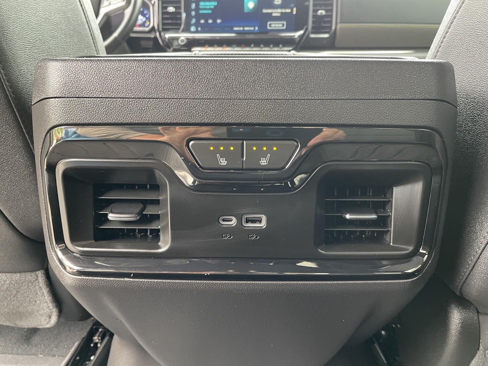 Vehicle photo 21