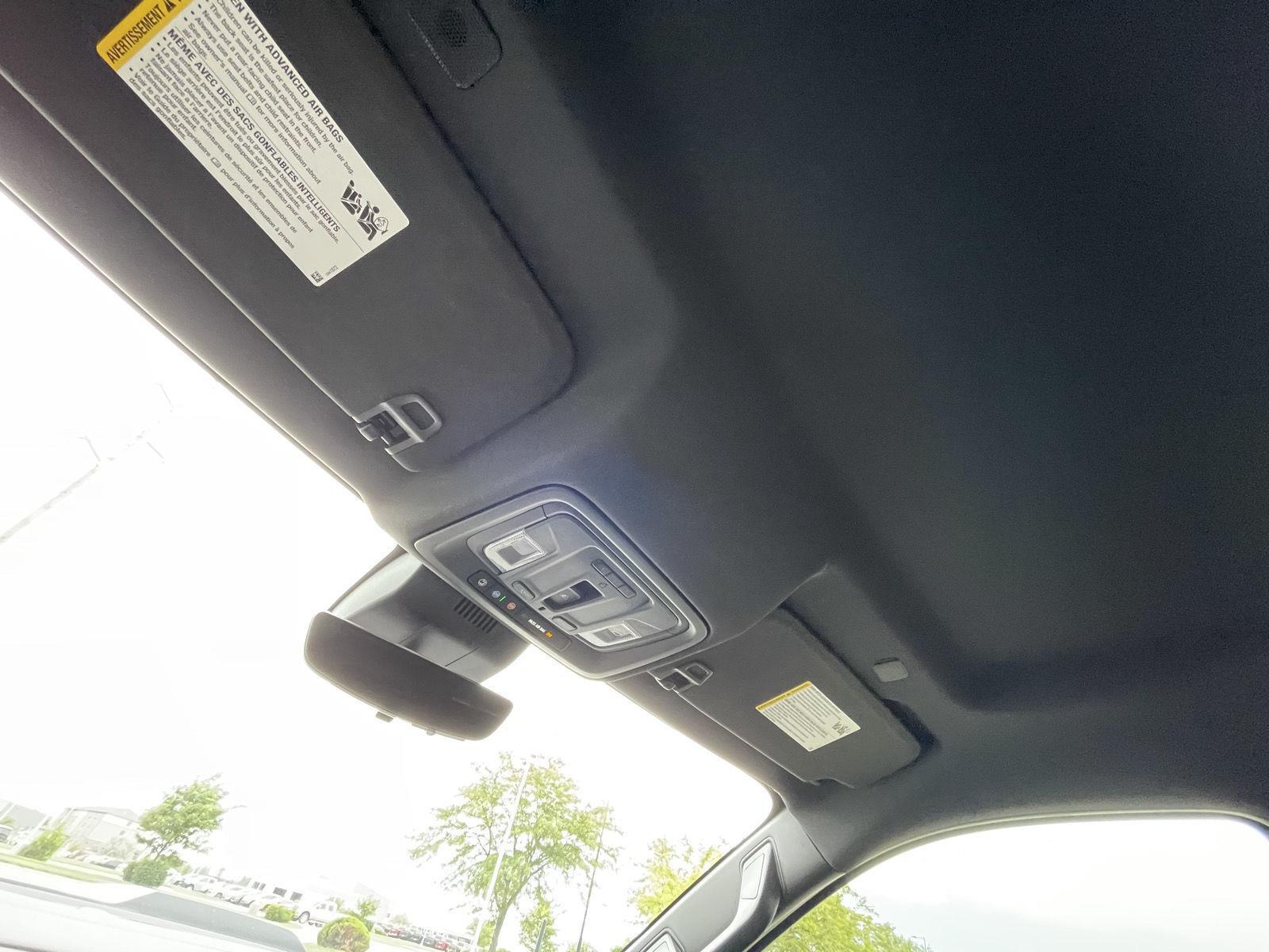 Vehicle photo 22