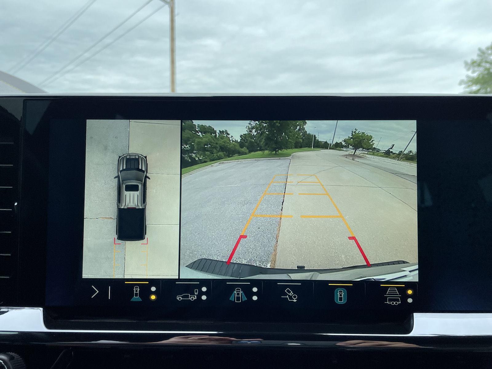 Vehicle photo 25