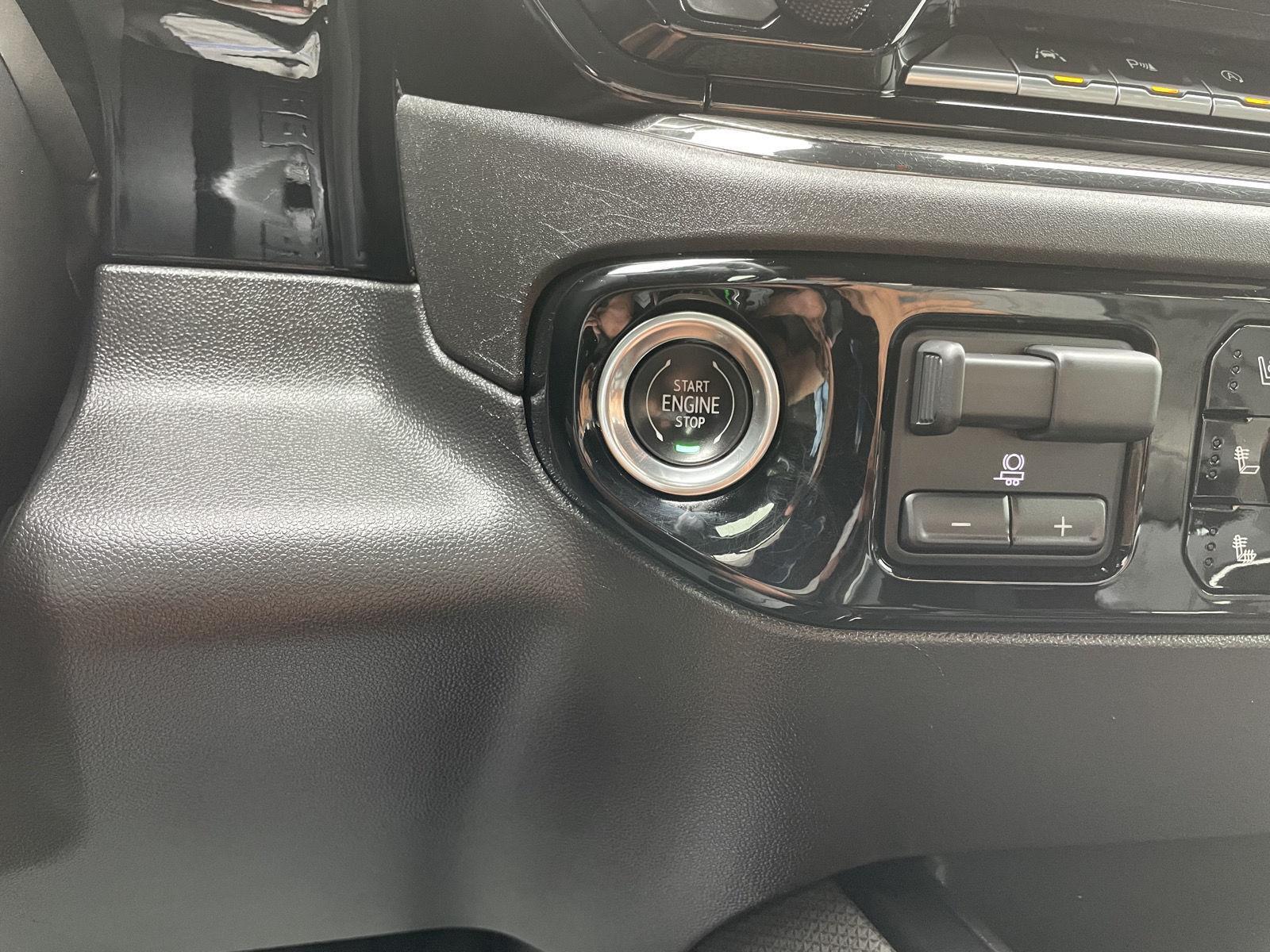 Vehicle photo 27