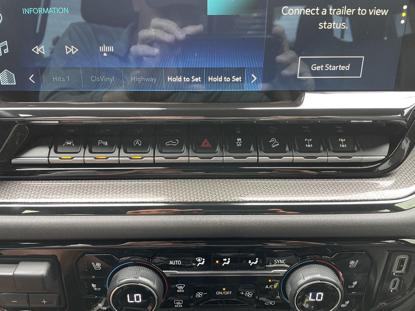 Vehicle photo 28