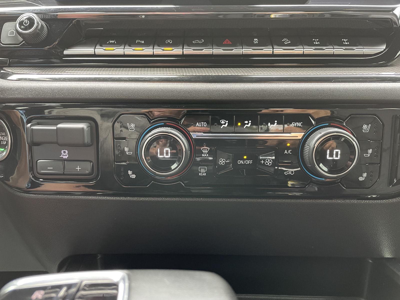 Vehicle photo 29