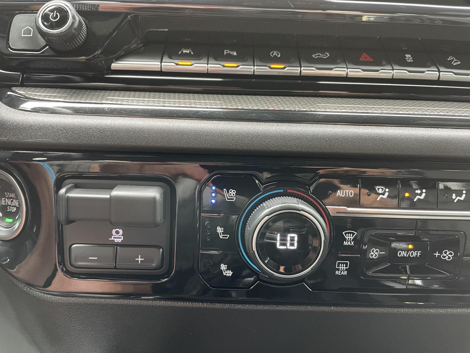 Vehicle photo 30