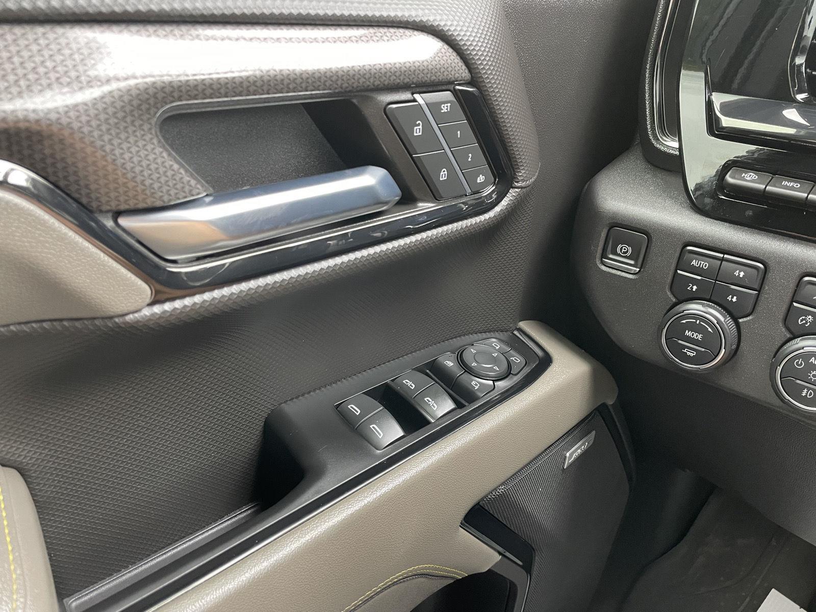 Vehicle photo 34