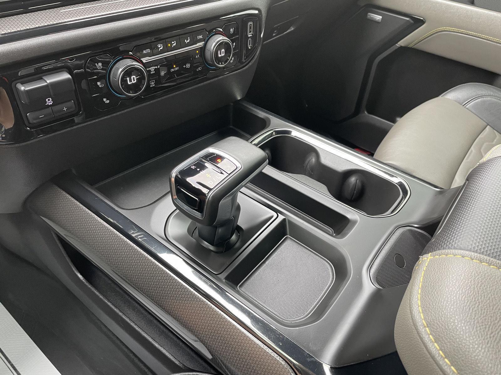 Vehicle photo 35