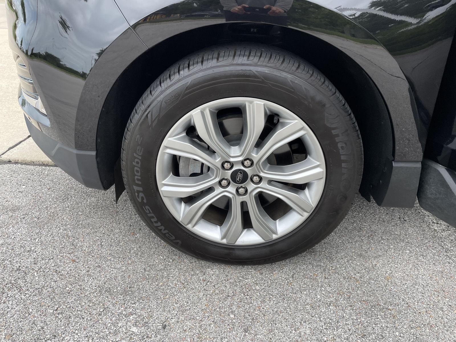 Vehicle photo 10