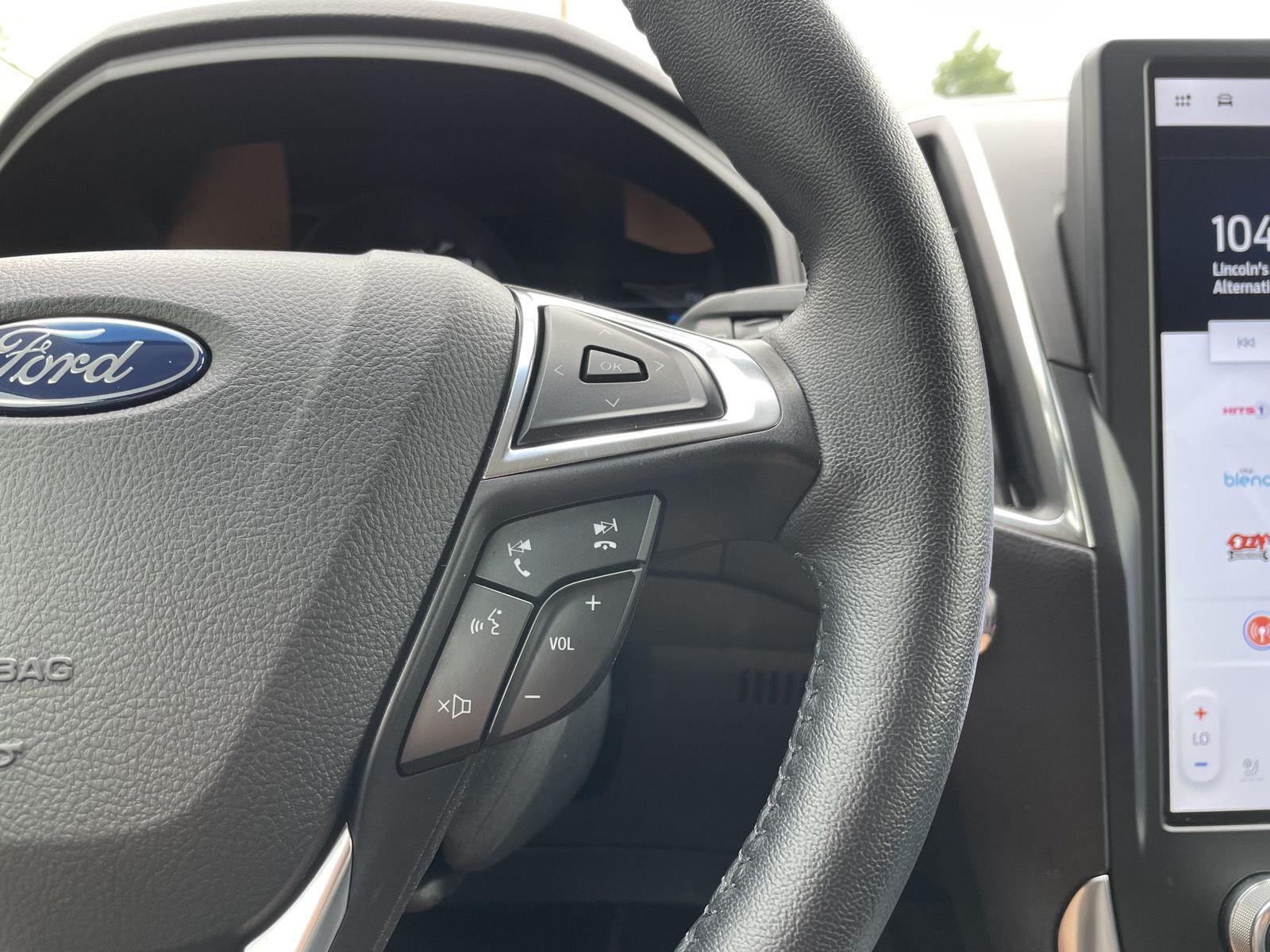 Vehicle photo 14