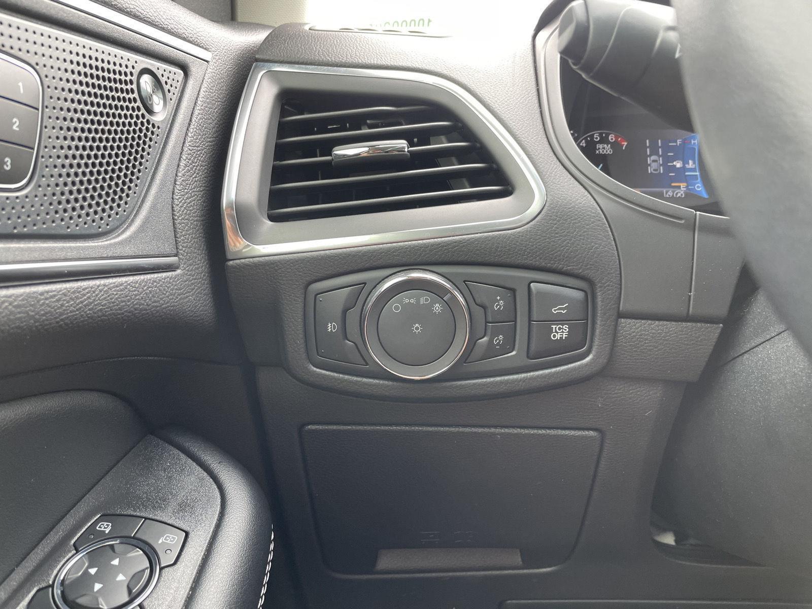 Vehicle photo 16