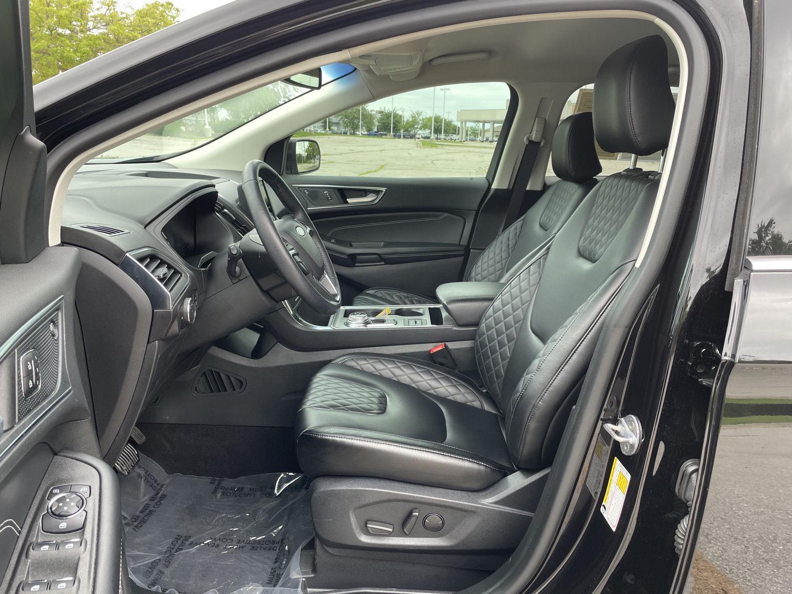 Vehicle photo 17
