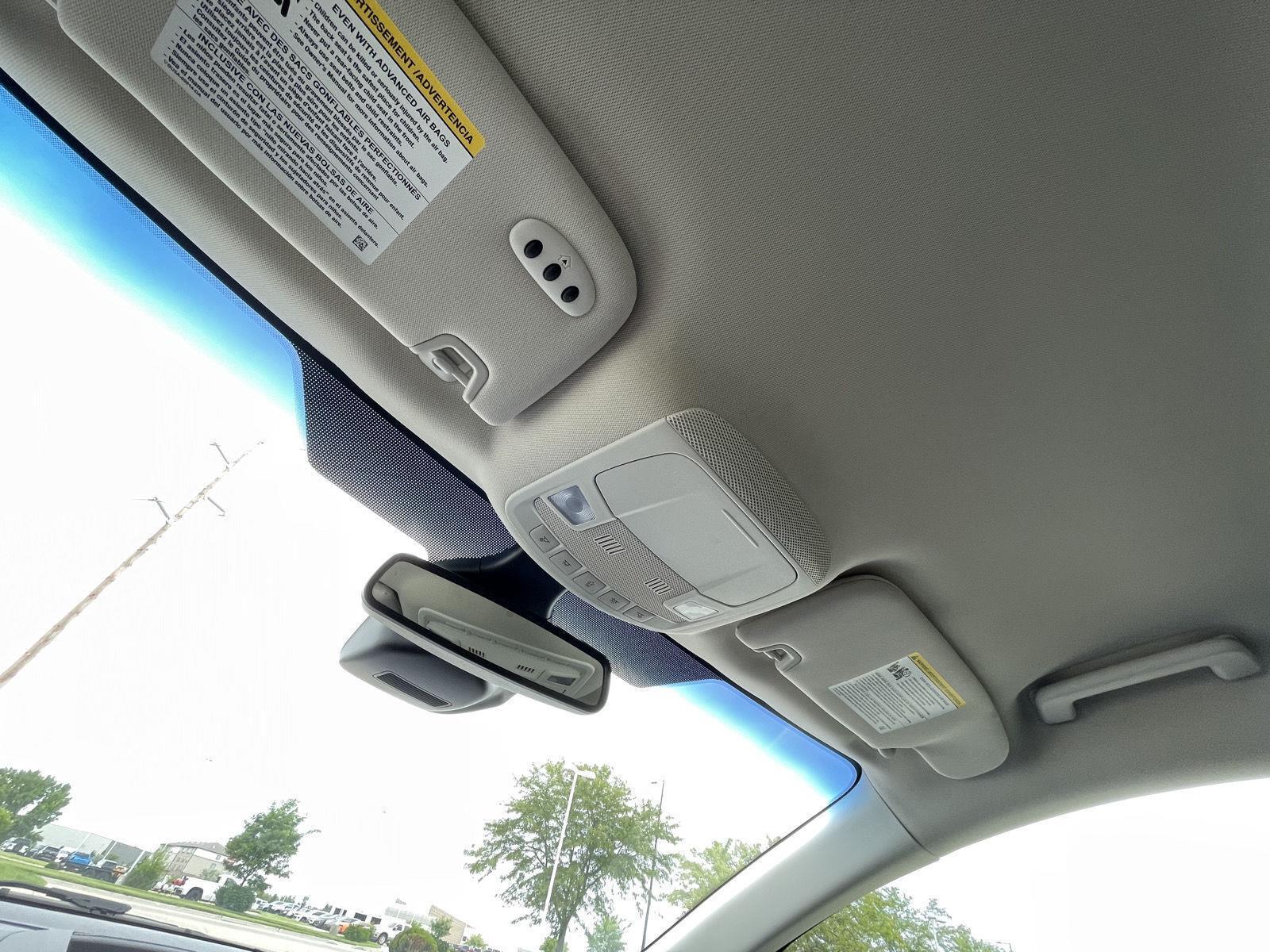 Vehicle photo 21