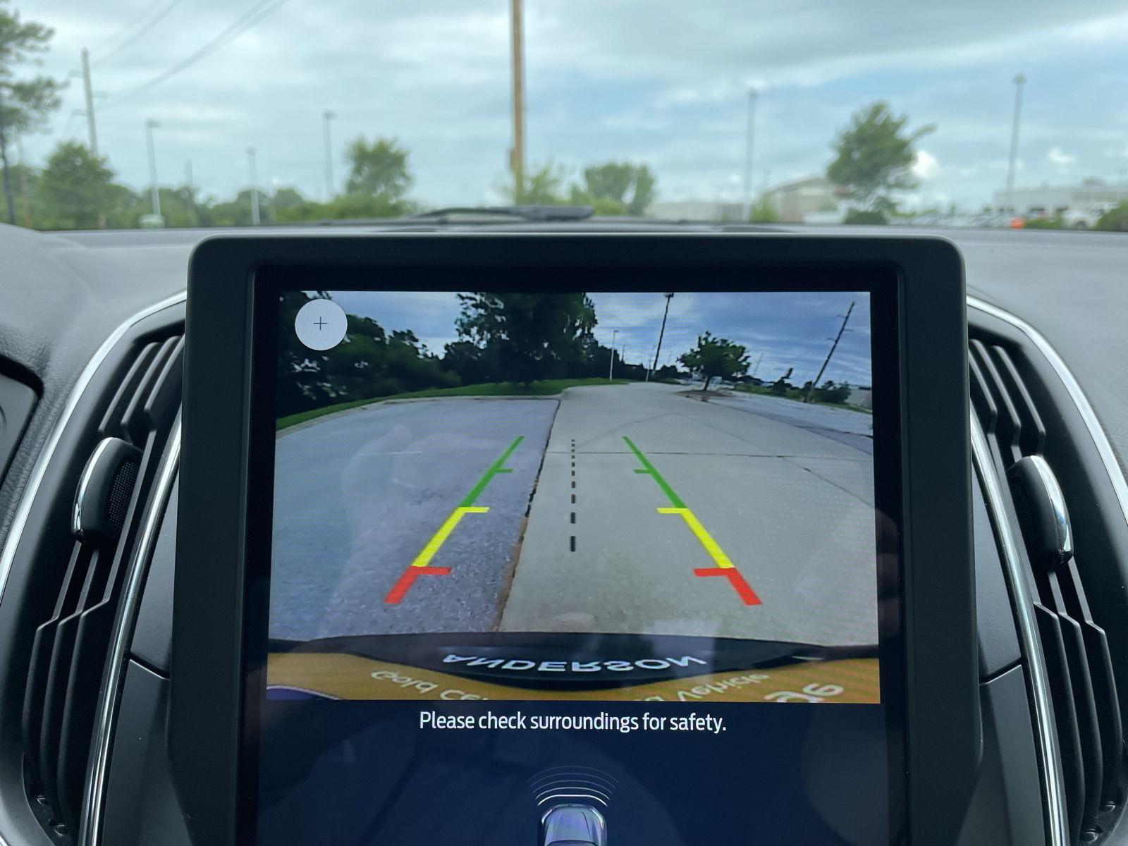 Vehicle photo 23