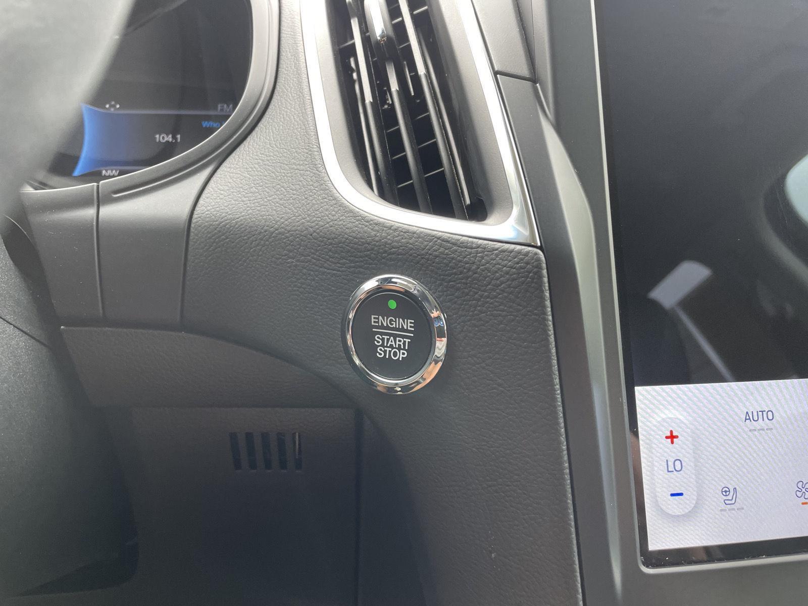 Vehicle photo 24