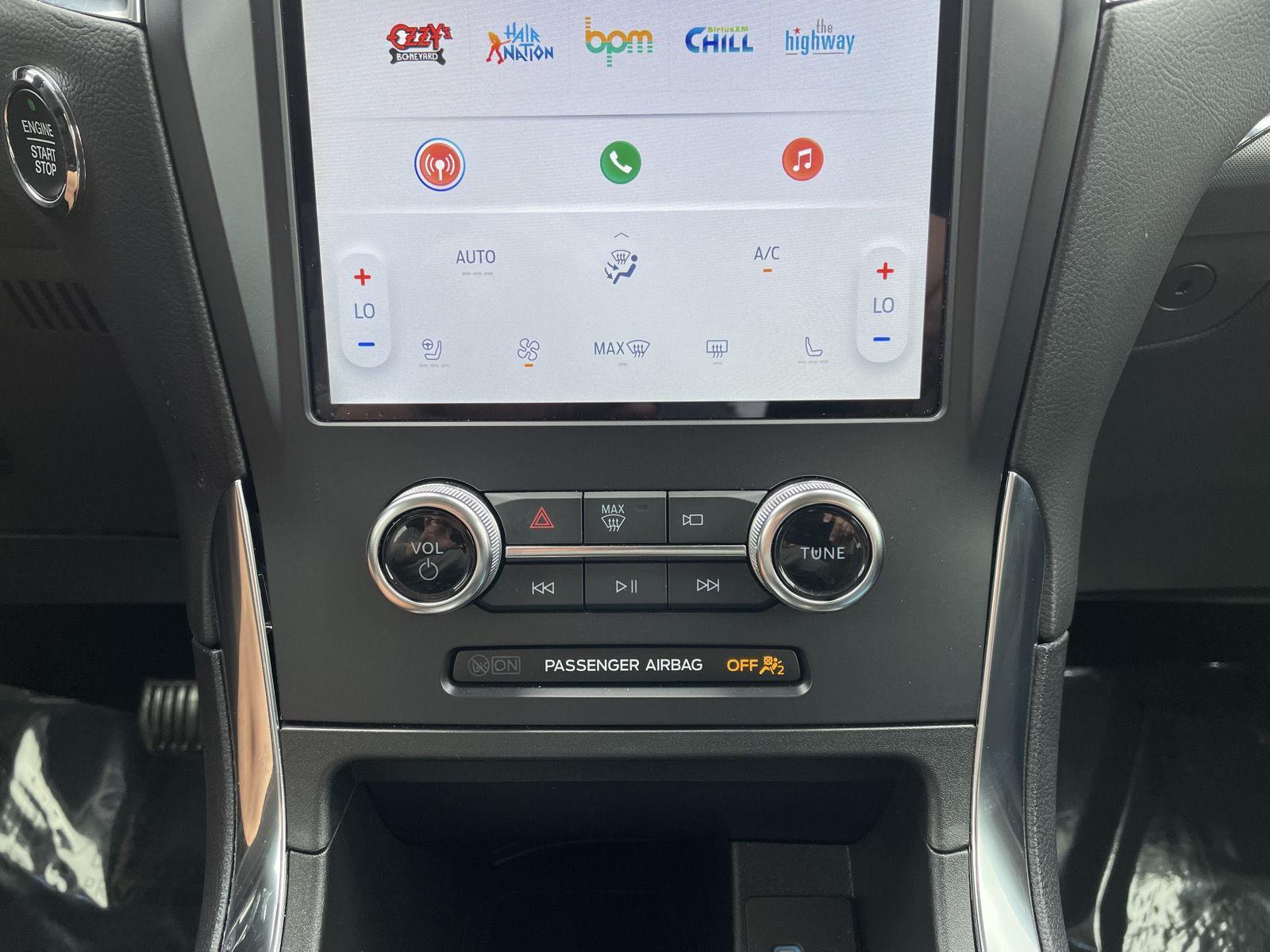 Vehicle photo 25