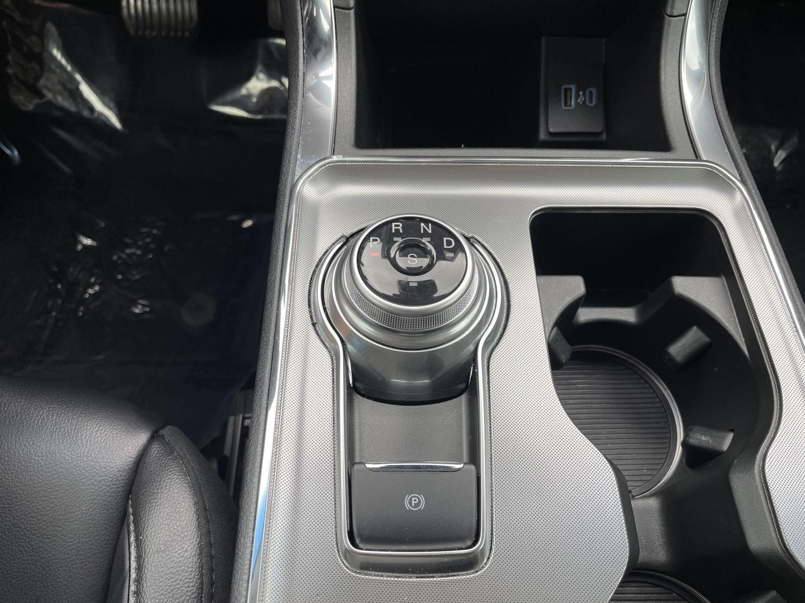 Vehicle photo 29