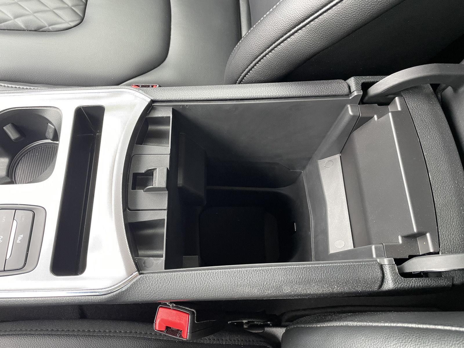 Vehicle photo 30