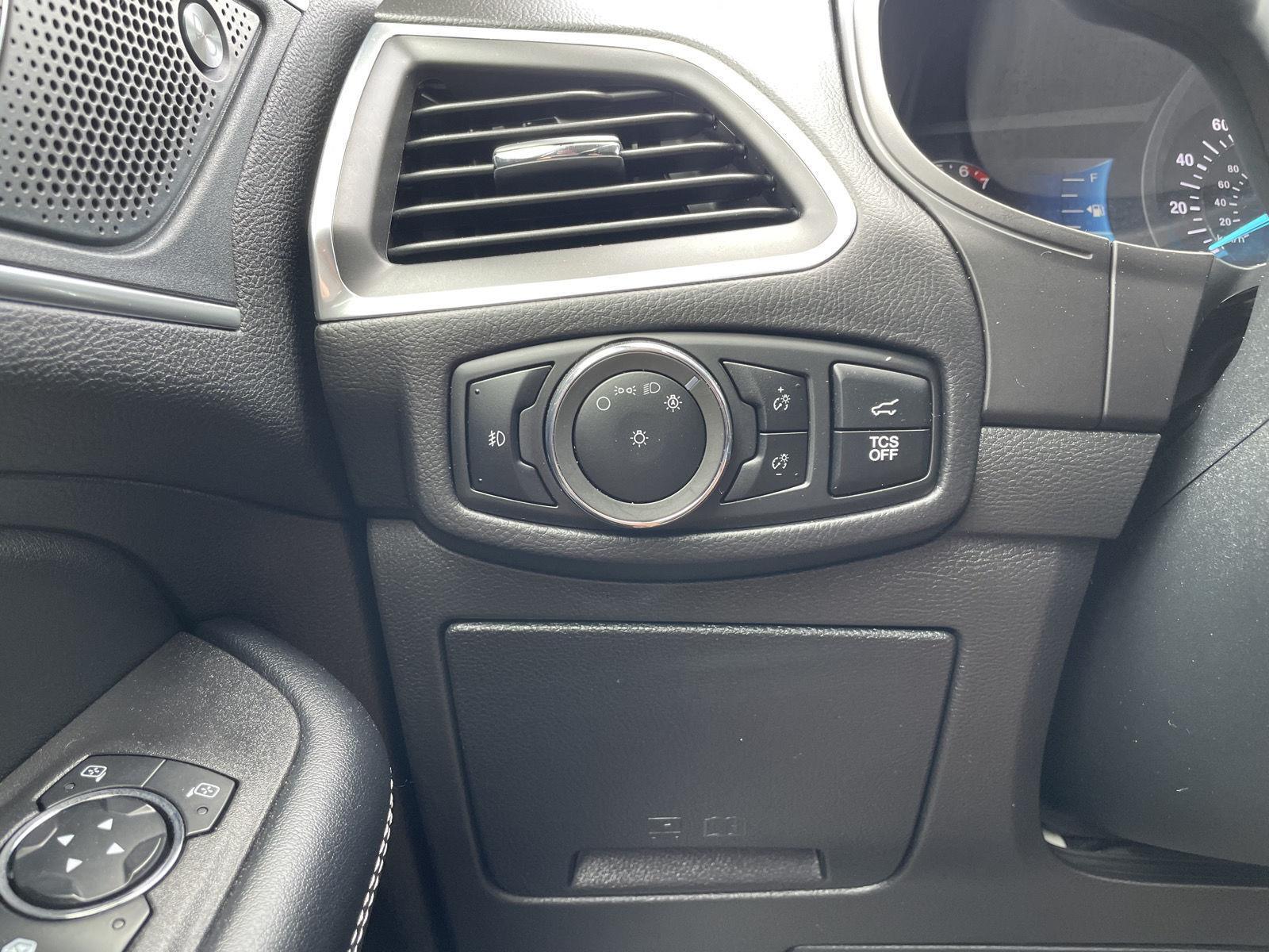 2024 Ford Edge Titanium - Photo 16