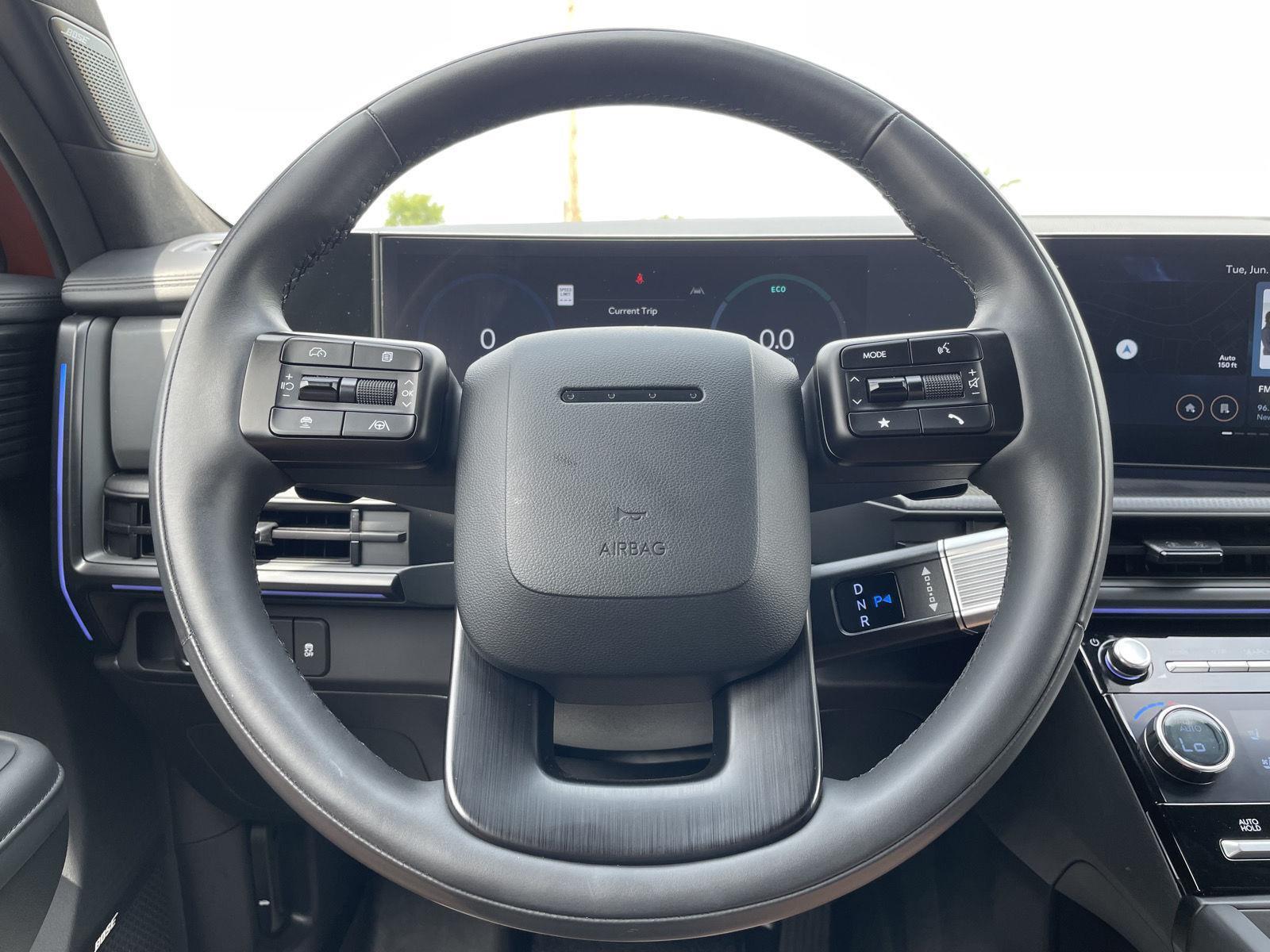 Vehicle photo 12