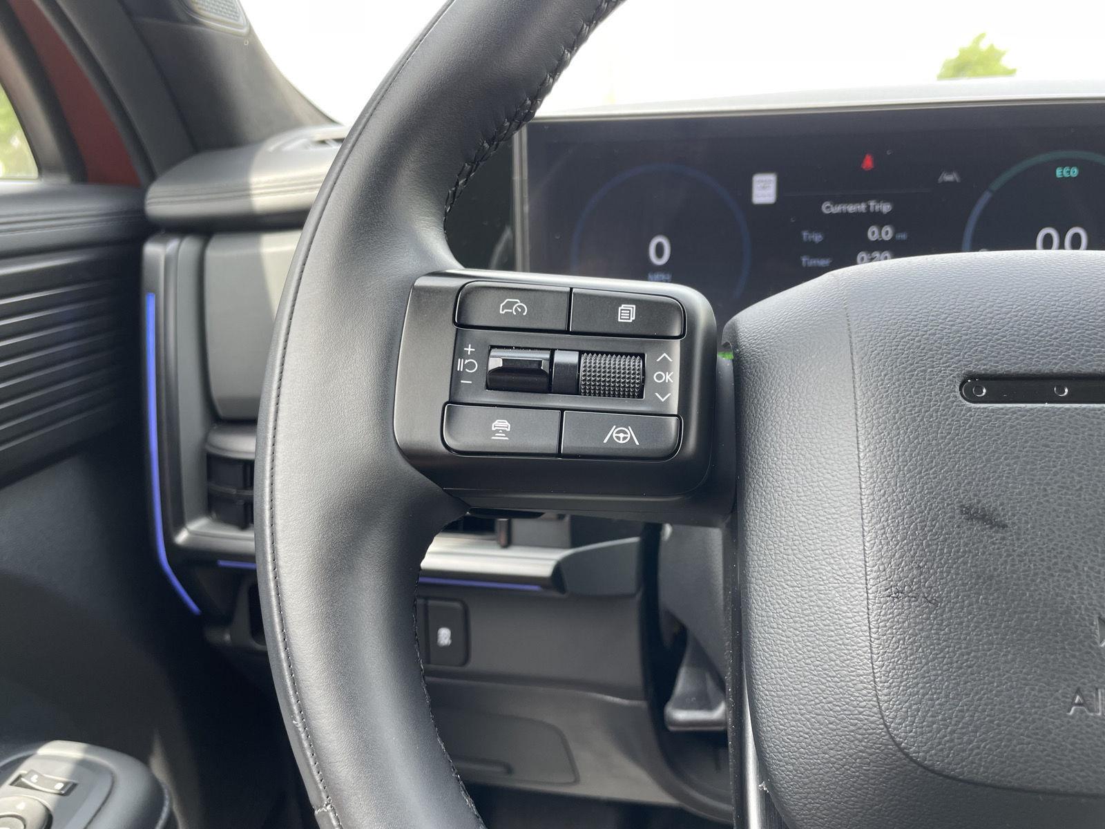 Vehicle photo 13