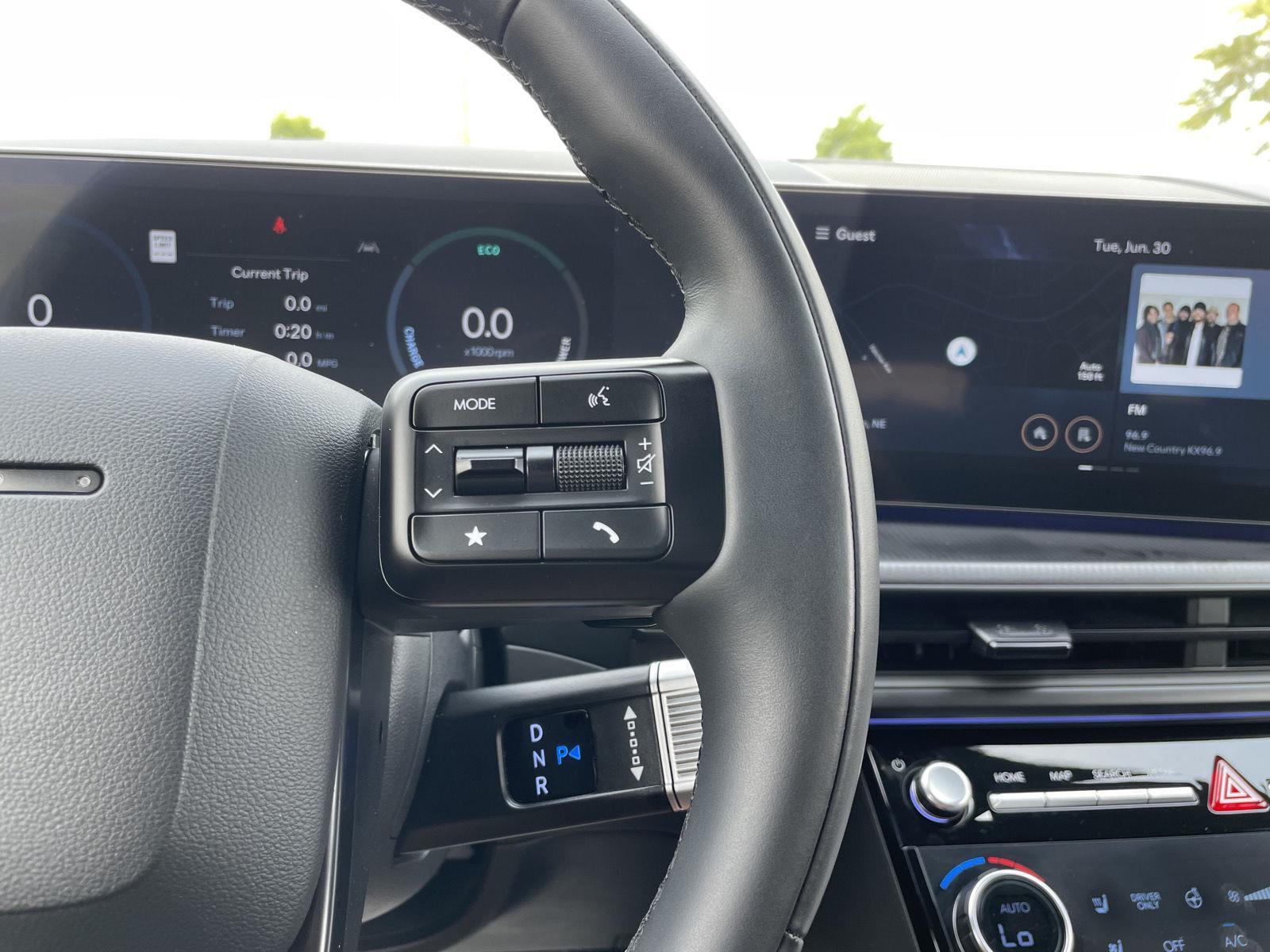 Vehicle photo 14