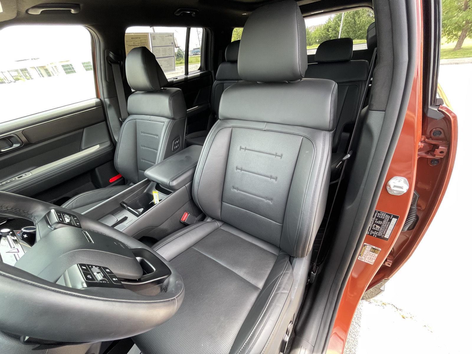 Vehicle photo 18